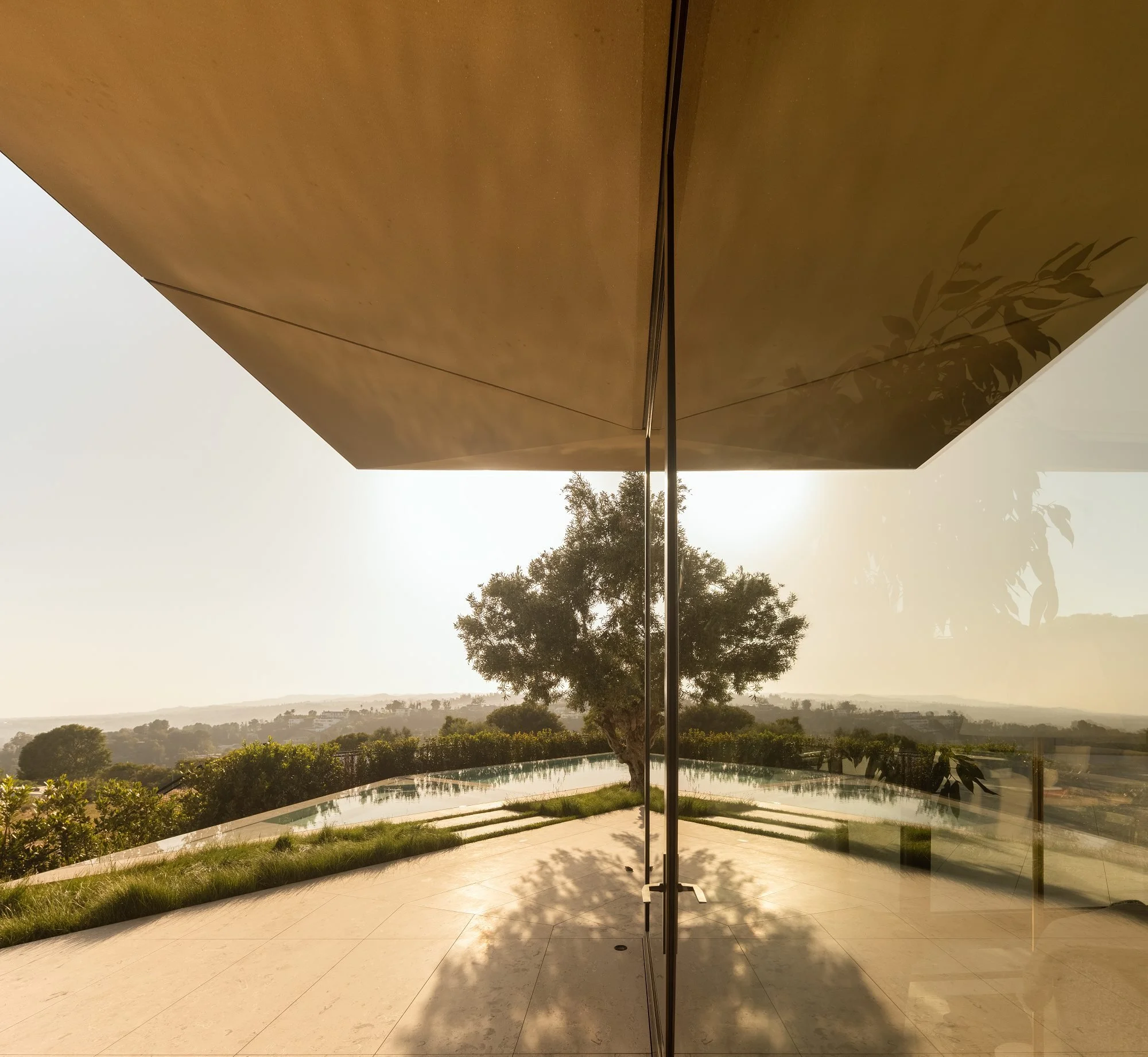 Donaldson+Partners-Facet House-Beverly Hills-Patio View of LA-Glass.jpg