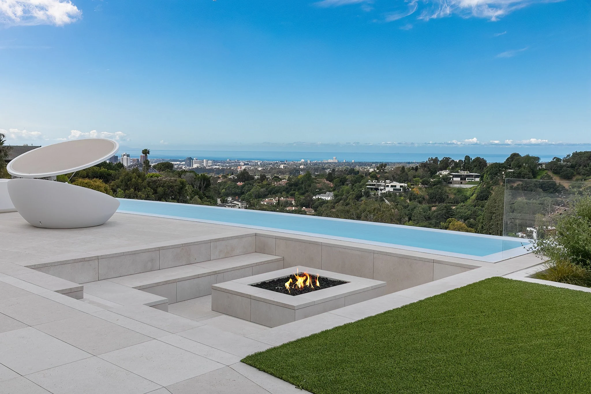 tione-estate-los-angeles-sunken-fire-lounge-pacific-view.jpg