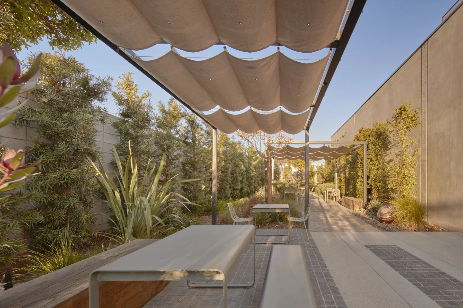 behrens-associates-el-segundo-office-courtyard-landscape.jpg