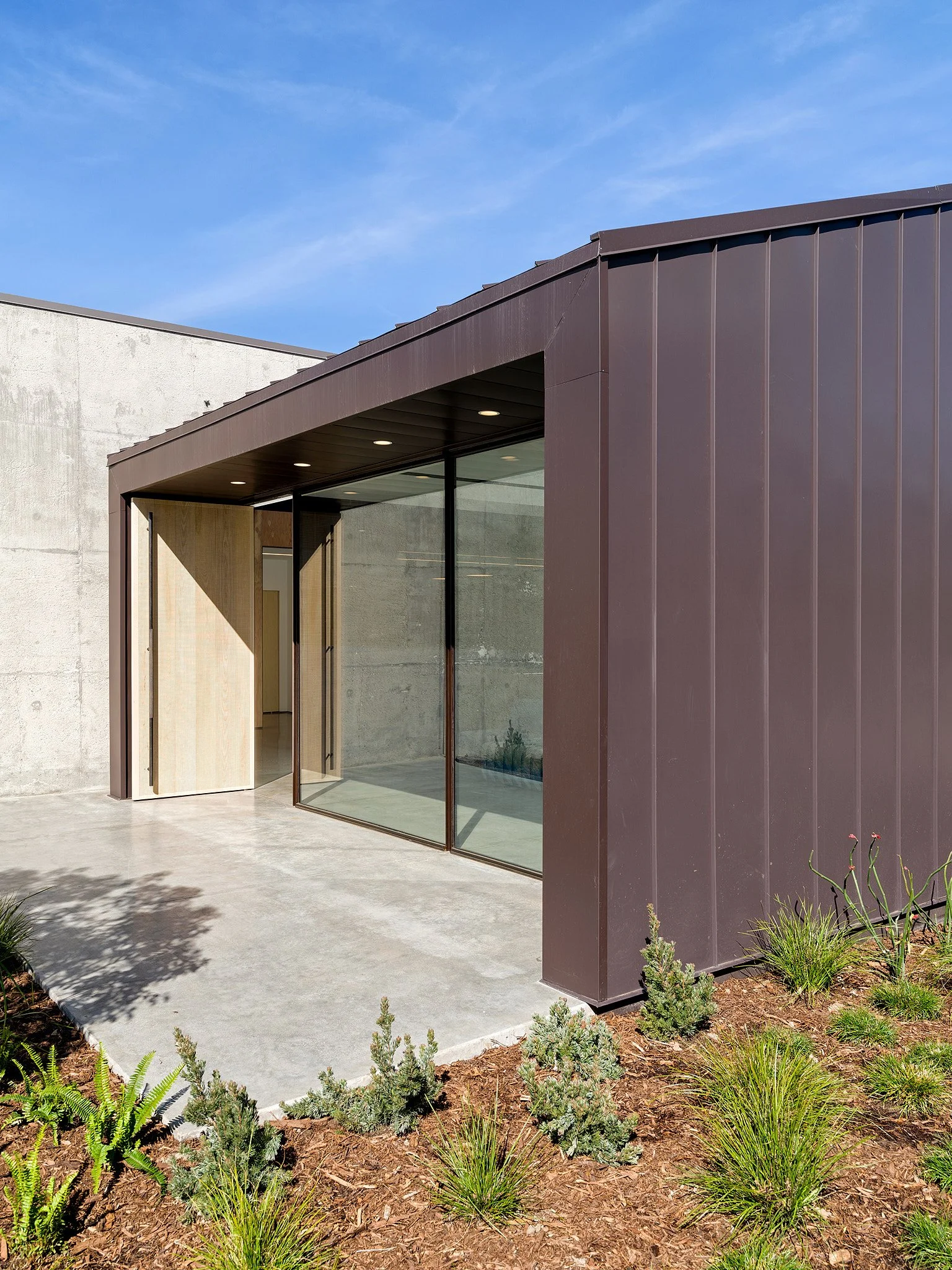 mash-studios-los-angeles-entry-pavilion-garden.jpg