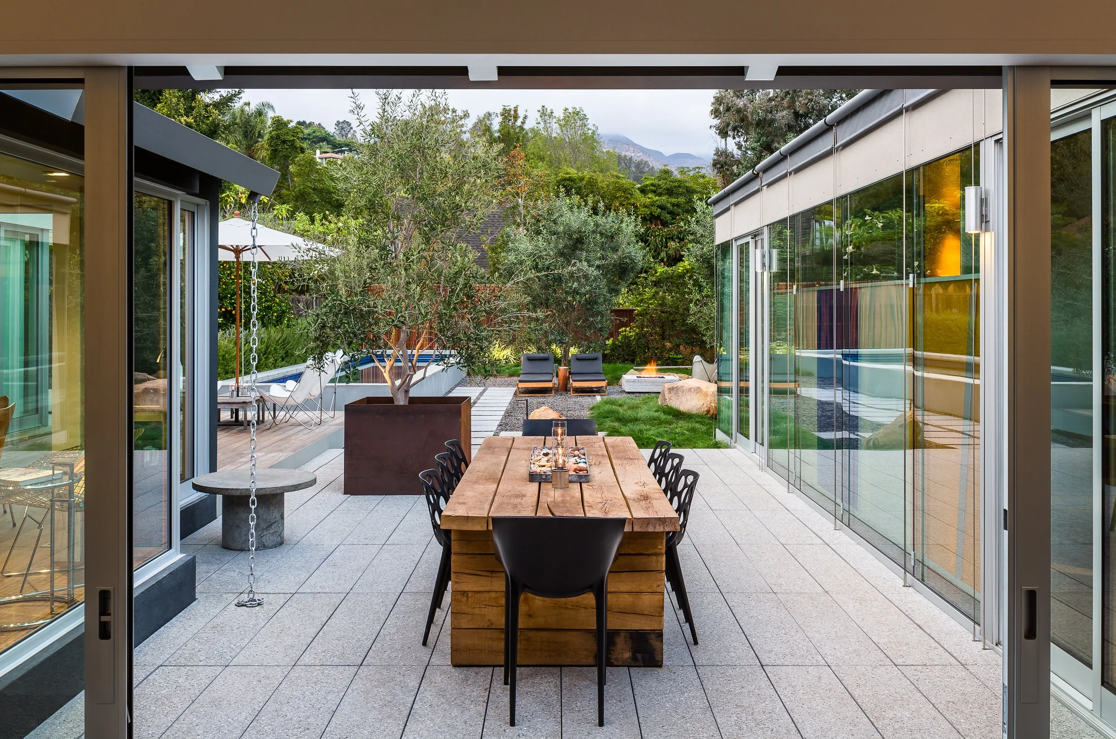 cl20-residential-prototype-santa-barbara-courtyard-dining.jpg