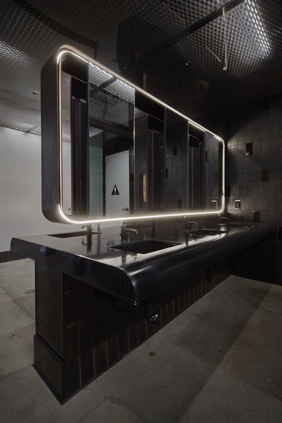 tricon-residential-office-restroom-custom-illuminated-mirror.jpg