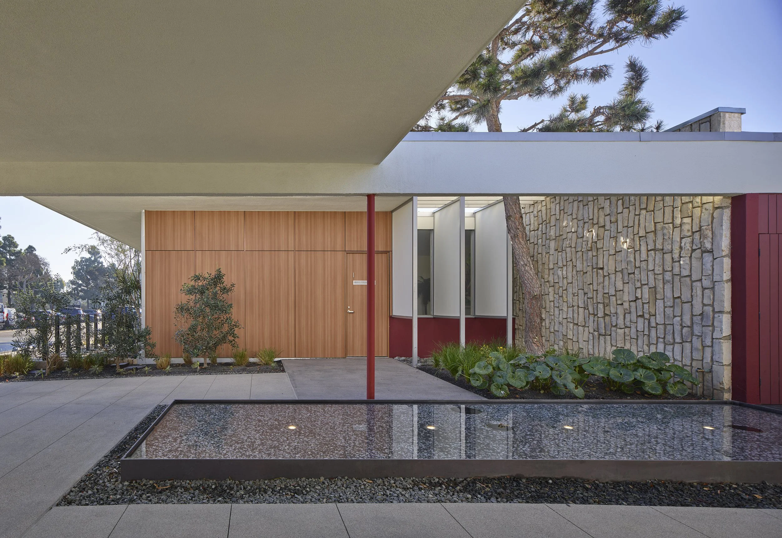 mariners-medical-arts-newport-beach-neutra-water-feature.jpg