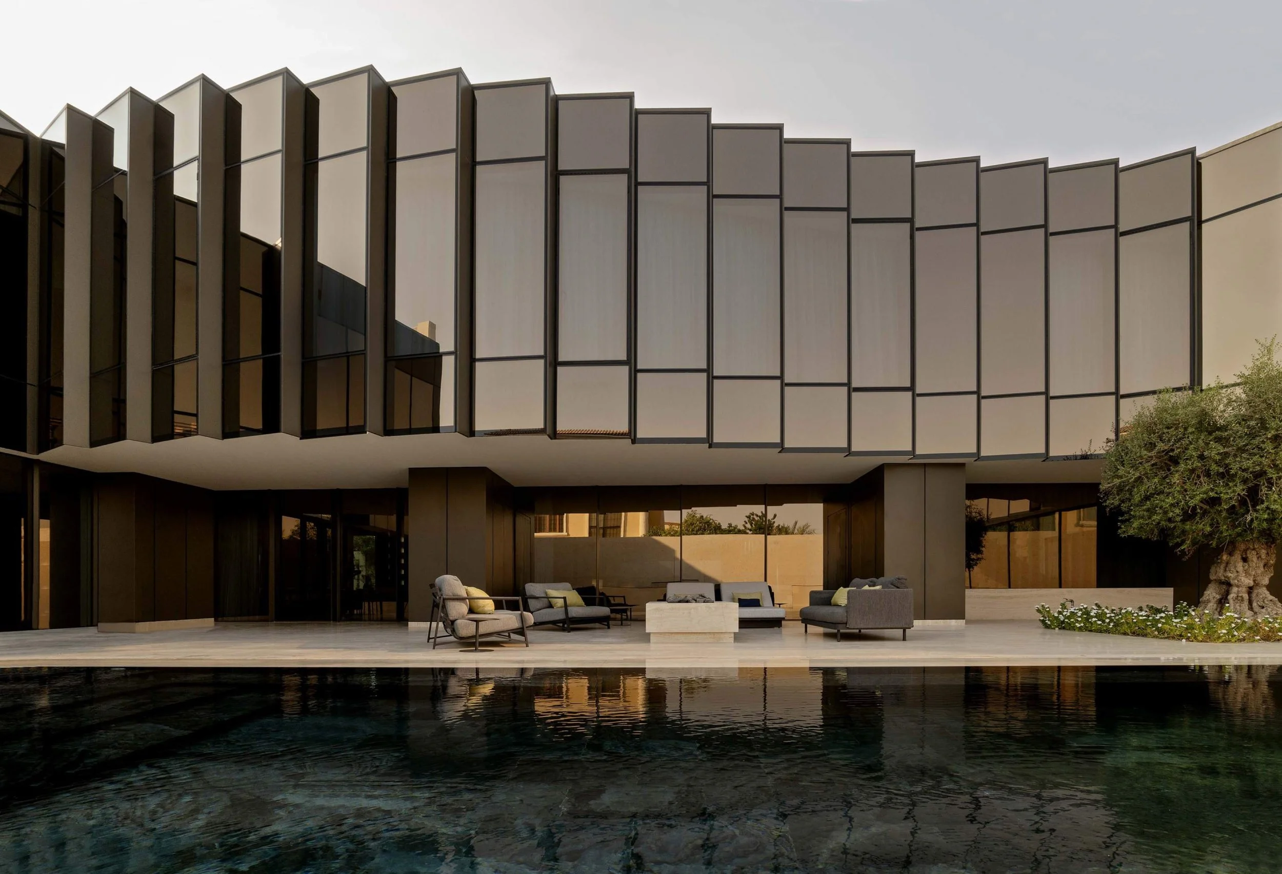 donaldson-partners-dune-house-dubai-curved-upper-facade.jpg