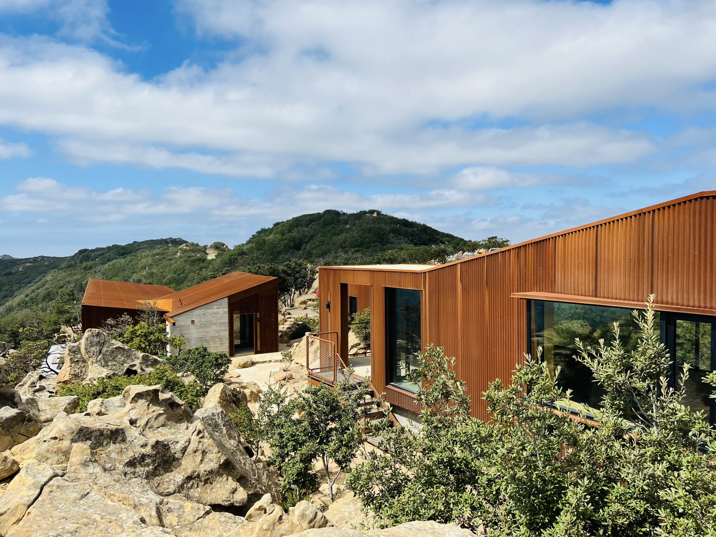 donaldson-partners-hr43-residence-hollister-ranch-overall-site-view-weathering-steel-houses.jpg