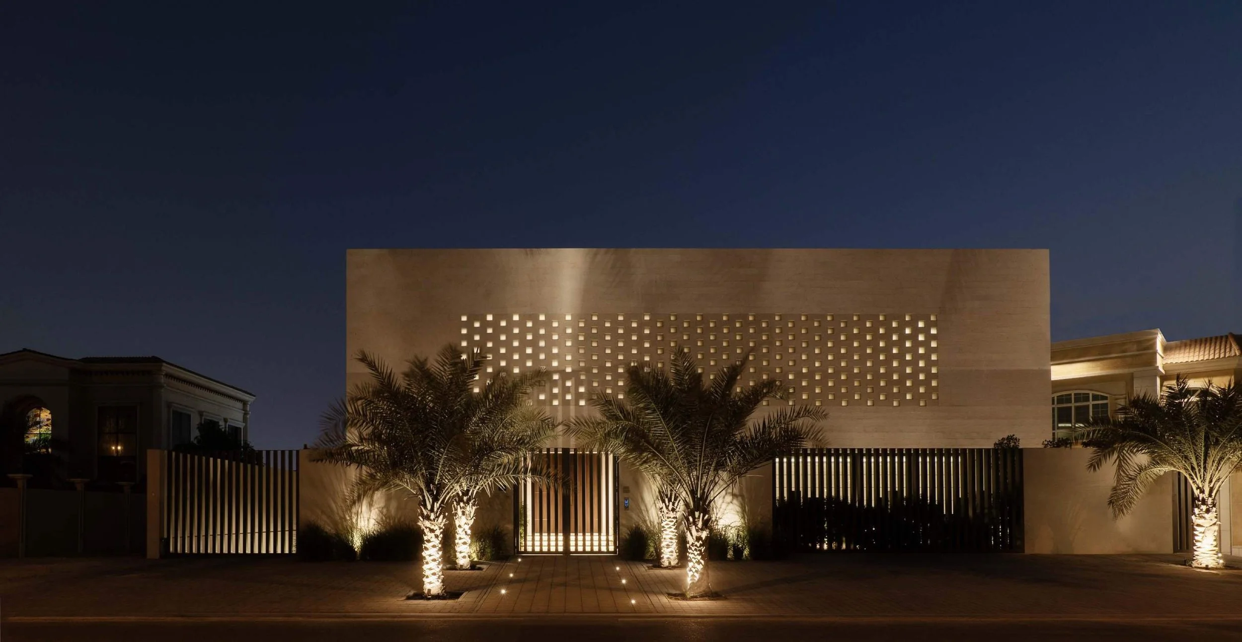donaldson-partners-dune-house-dubai-front-facade-night.jpg