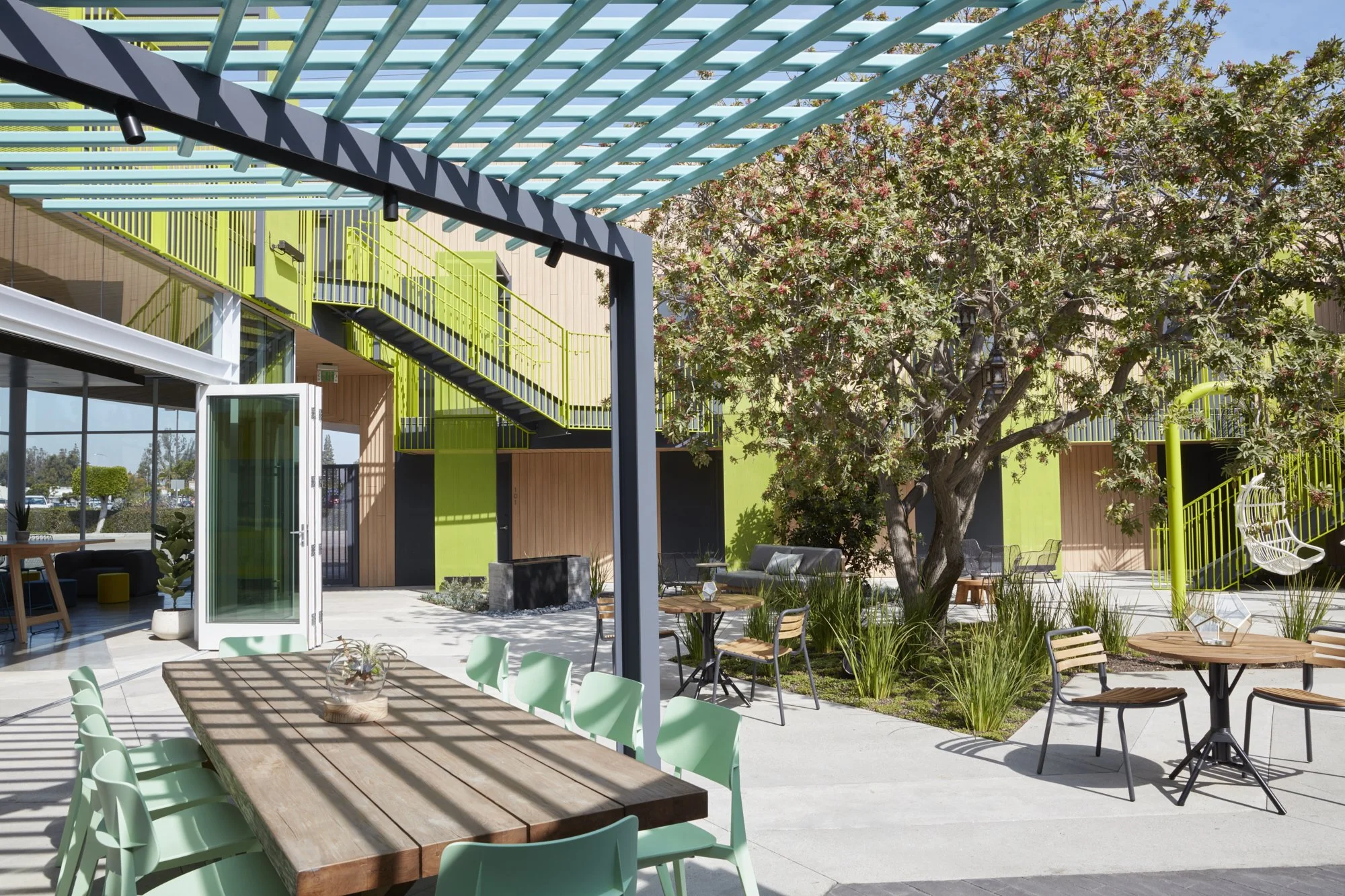 mayumi-hotel-culver-city-courtyard-garden.jpg