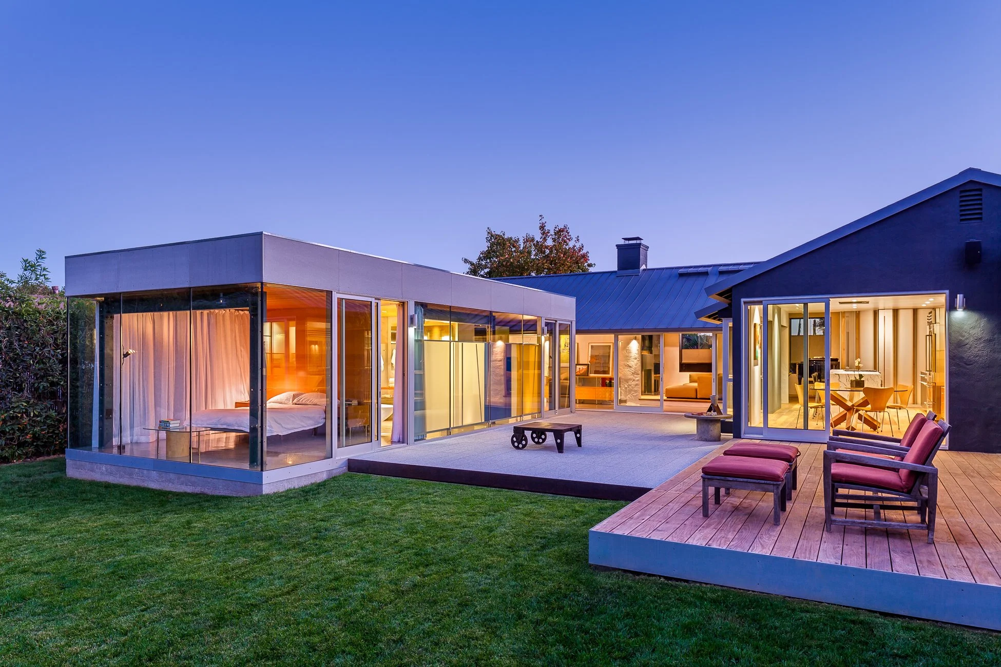 cl20-residential-prototype-santa-barbara-glass-addition-courtyard.jpg