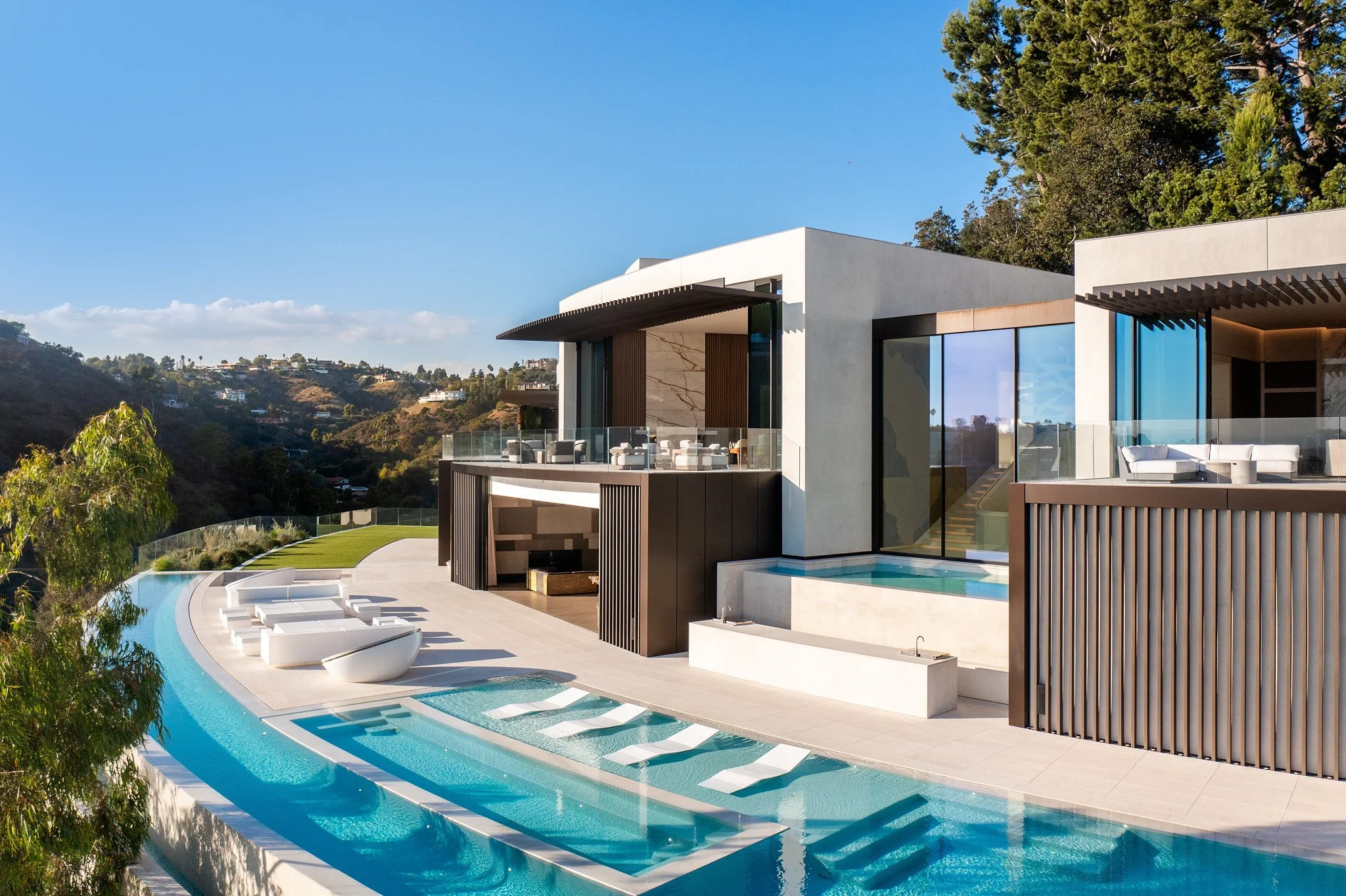 tione-estate-los-angeles-twilight-pool-fire-lounge.jpg