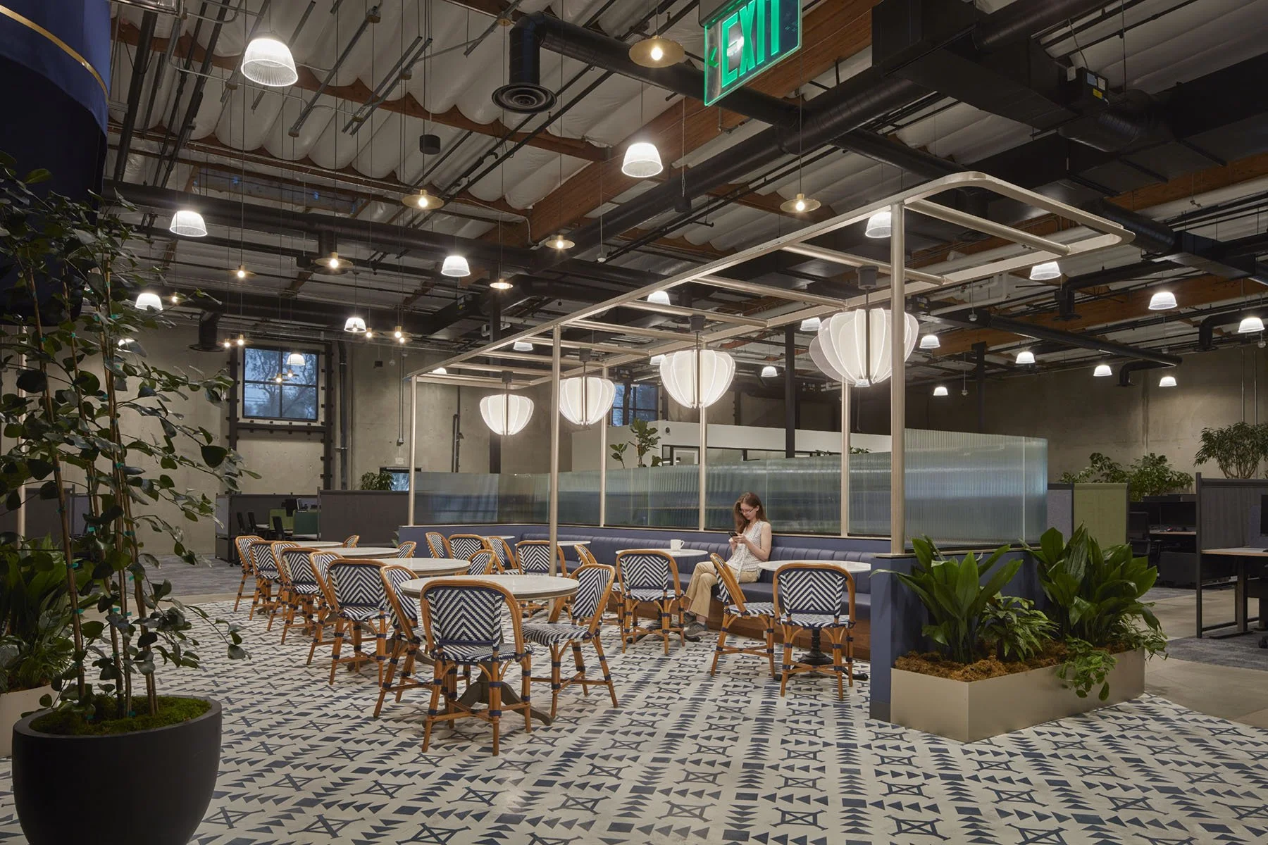 tricon-residential-tustin-hospitality-cafe-seating.jpg