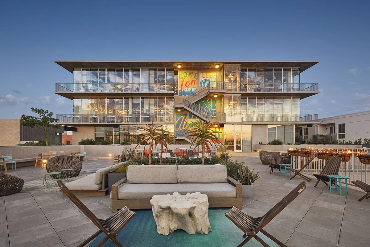 925 La Brea