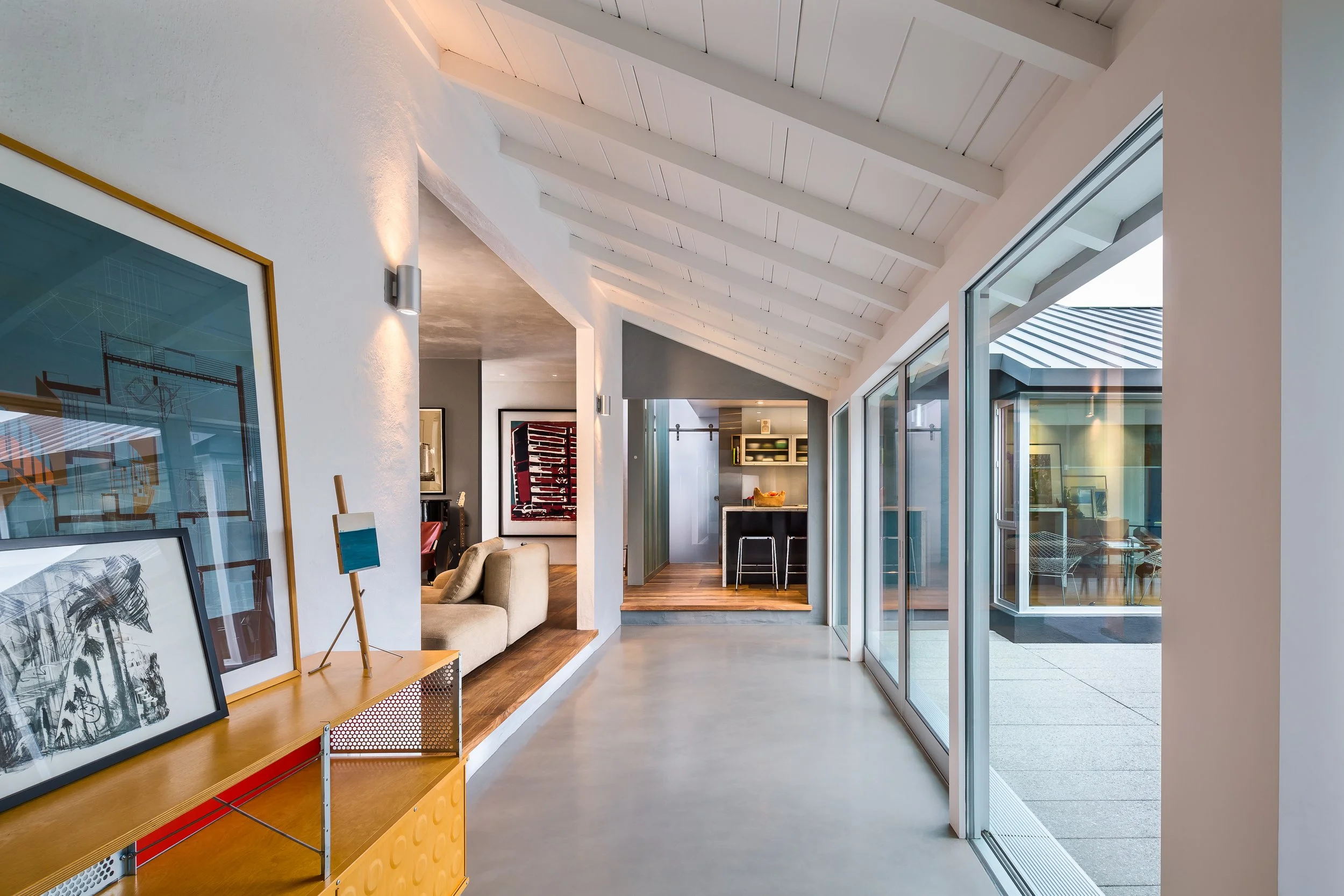cl20-residential-prototype-santa-barbara-interior-glass-connection.jpg