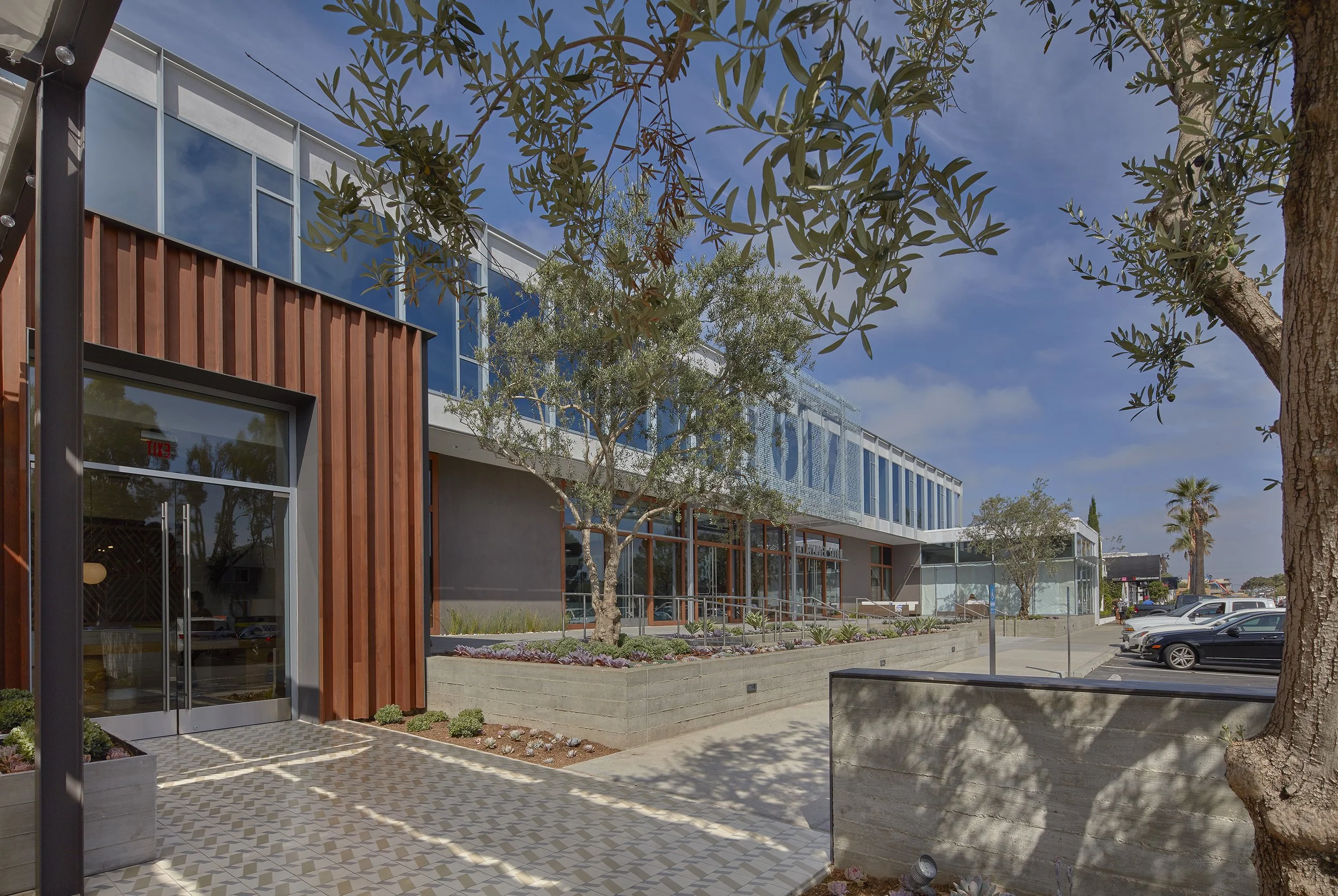 castaway-commons-newport-beach-storefront-approach.jpg