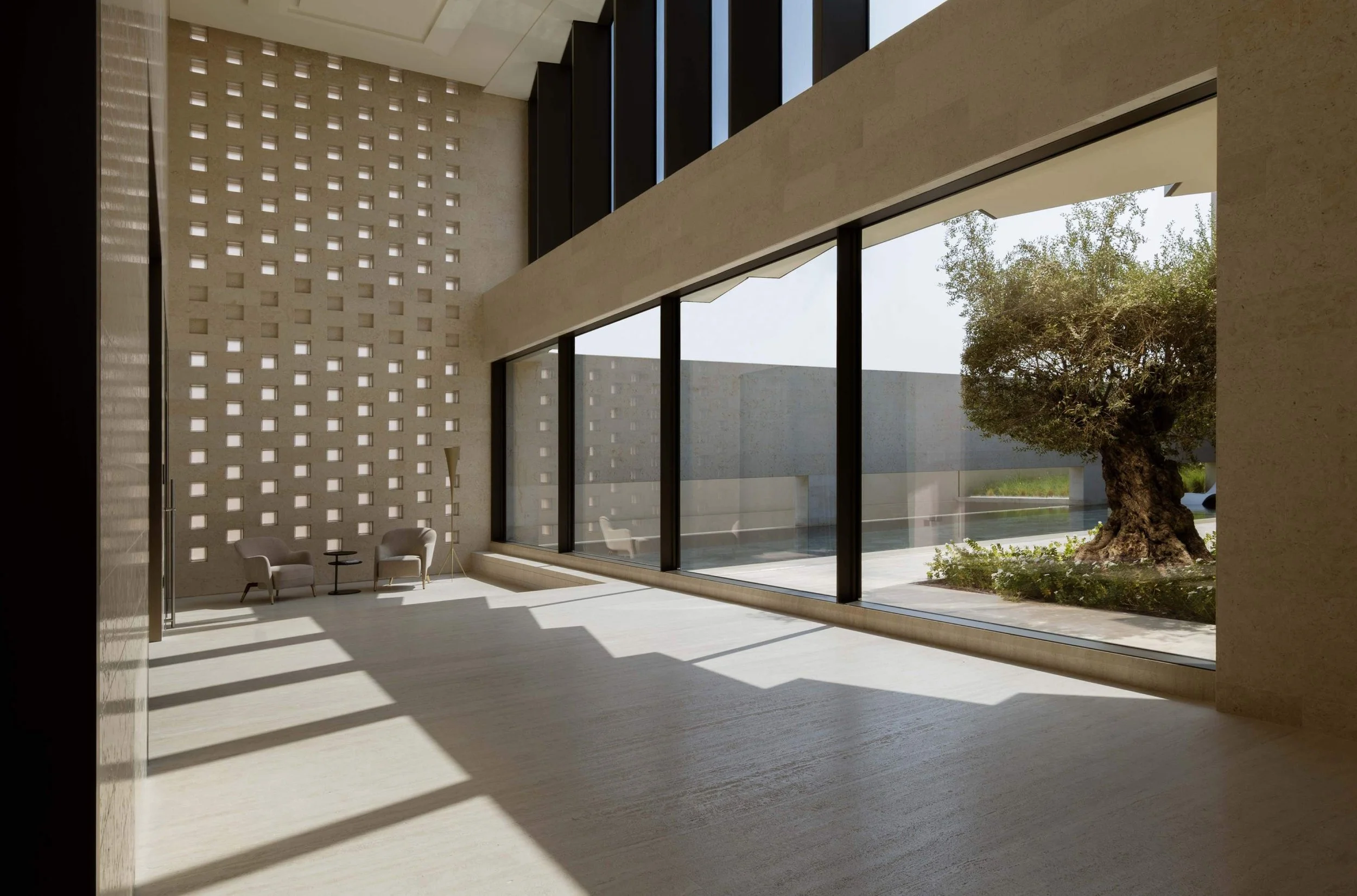 donaldson-partners-dune-house-dubai-light-filtering-stone-wall.jpg