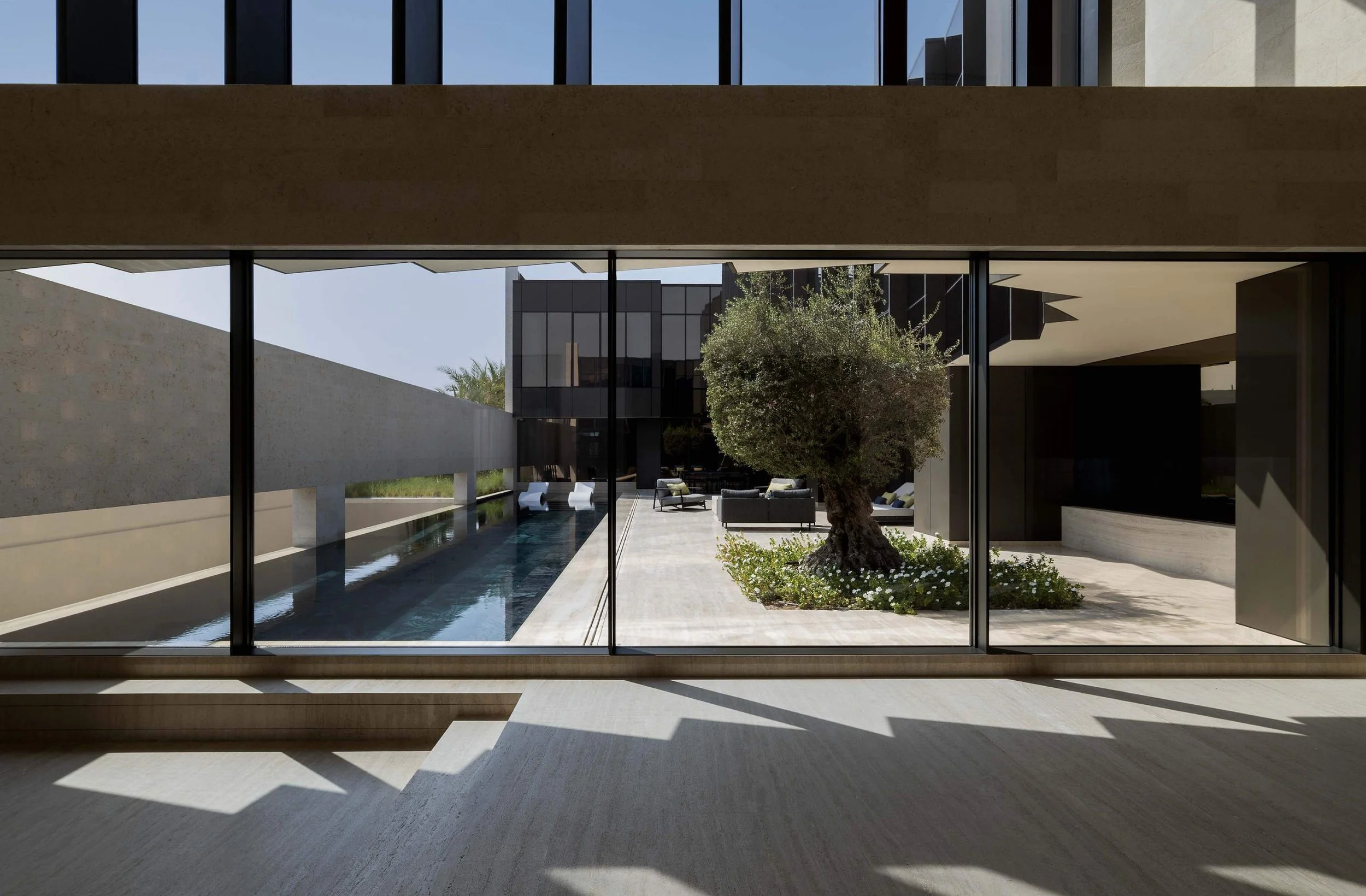 donaldson-partners-dune-house-dubai-courtyard-framed-view.jpg