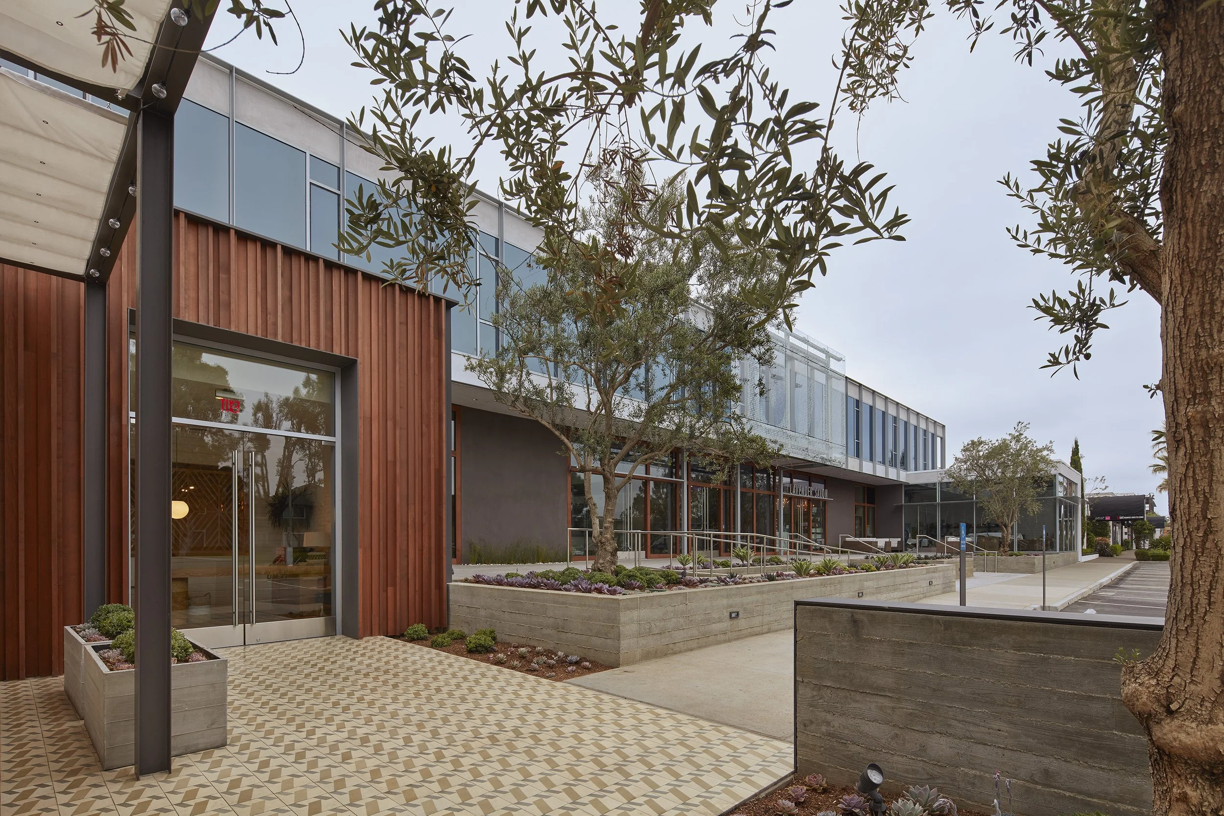 castaway-commons-newport-beach-courtyard-walkway.jpg