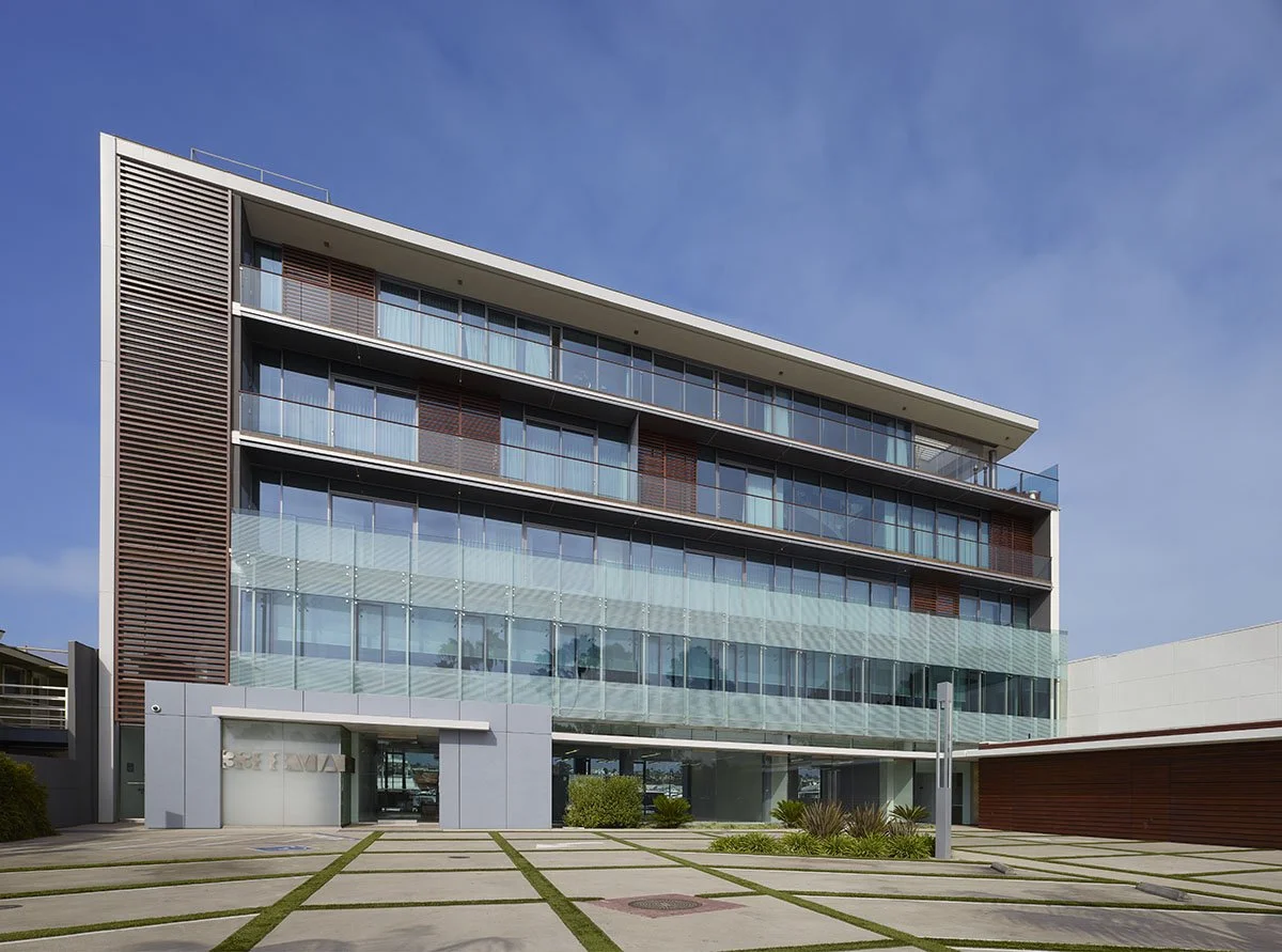 via-lido-glass-facade-courtyard-newport-beach.jpg
