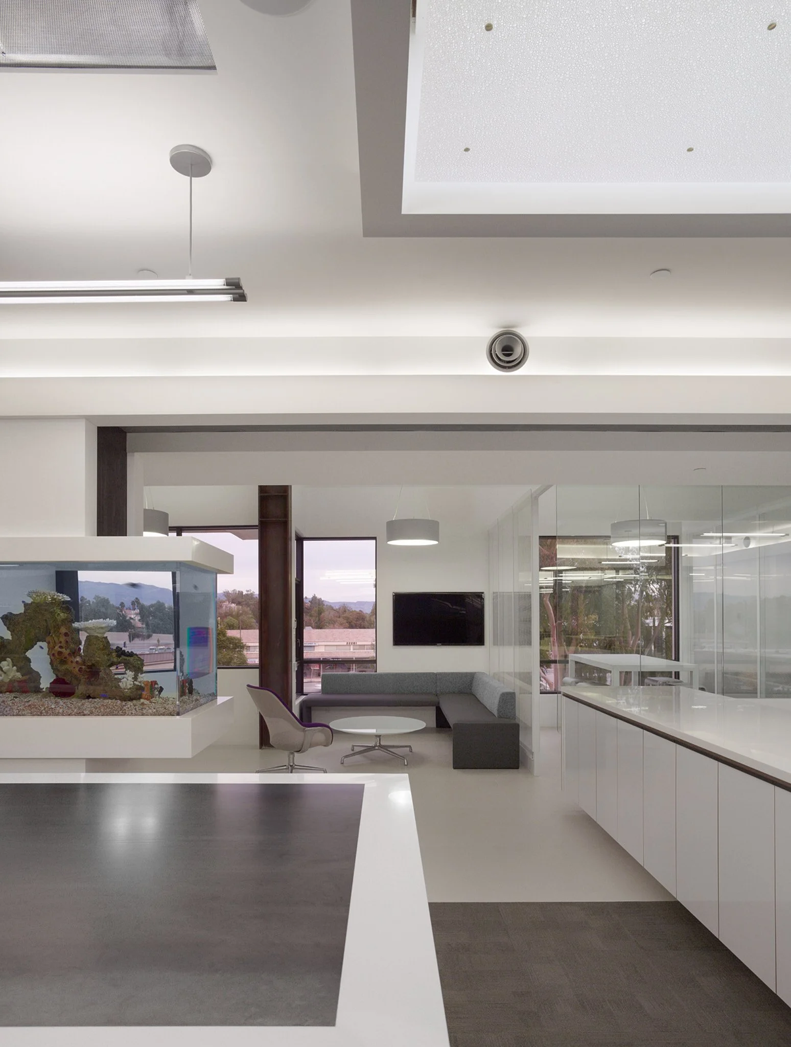 sierra-pacific-construction-san-fernando-valley-daylit-office-lounge.jpg