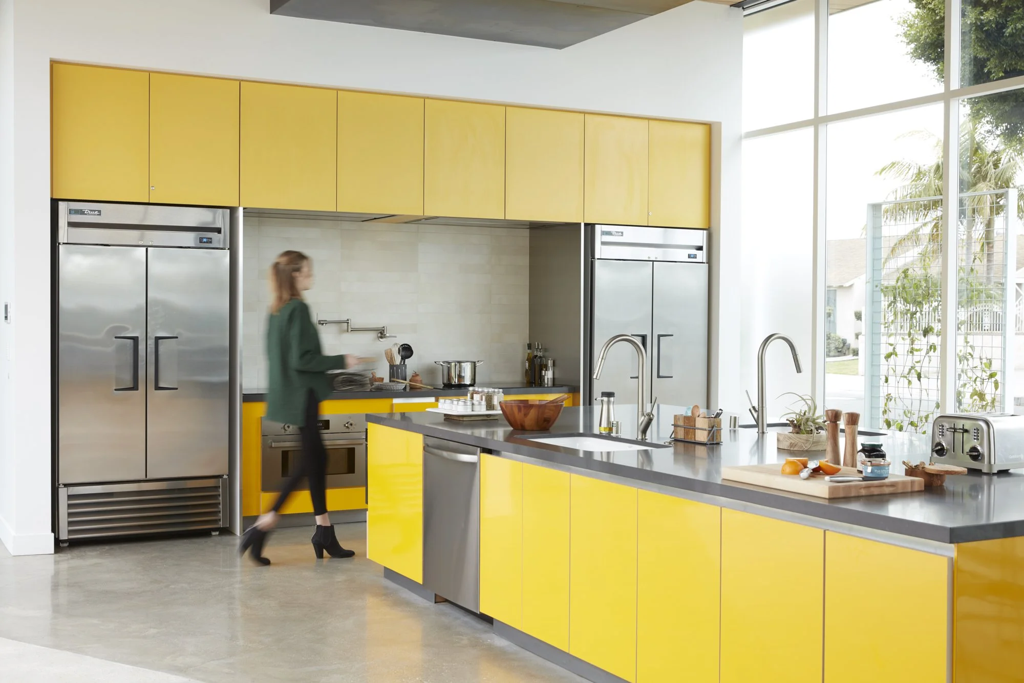 mayumi-hotel-culver-city-shared-kitchen.jpg