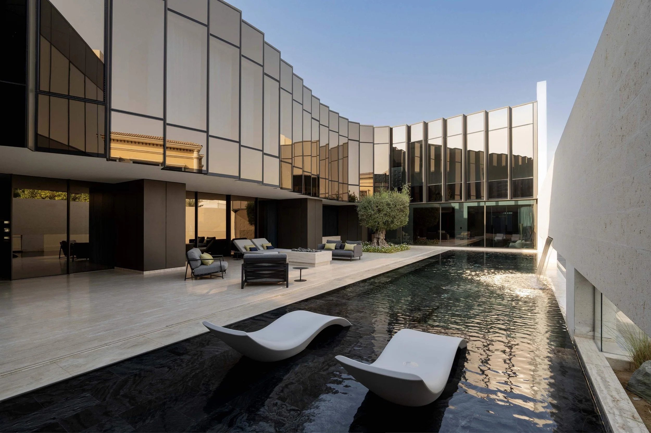 donaldson-partners-dune-house-dubai-courtyard-pool-loungers.jpg
