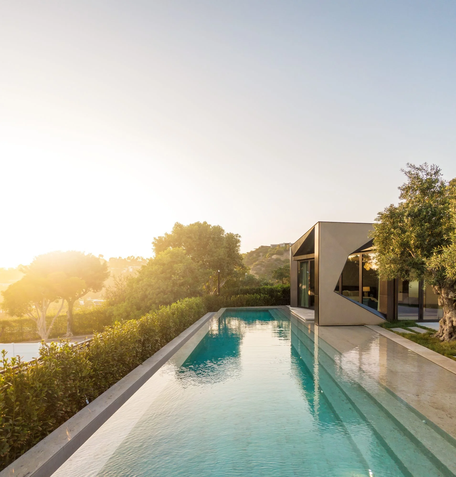 Donaldson+Partners-Facet House-Beverly Hills-Infinity Pool-Brass-Concrete Panels.jpg