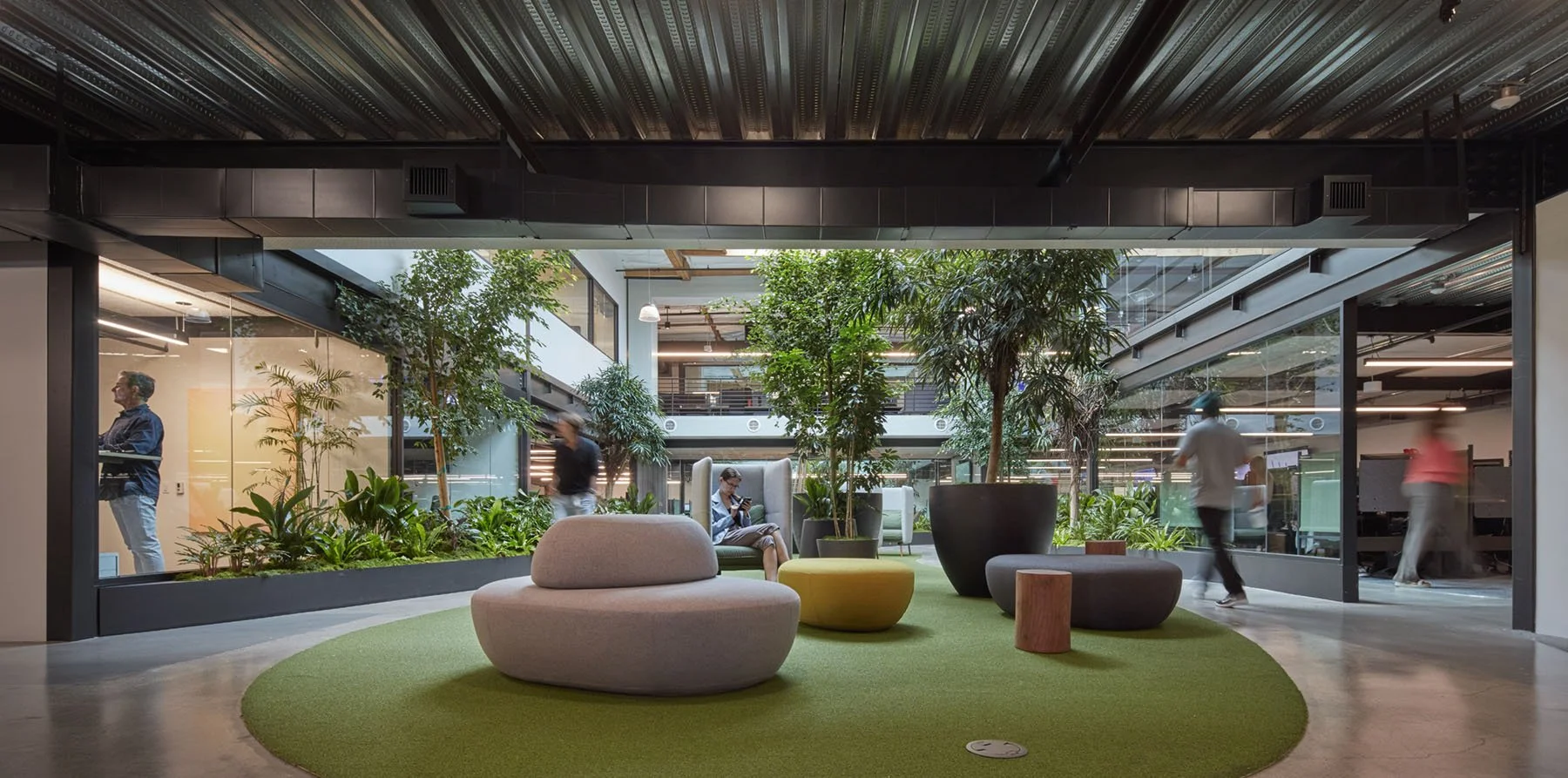tricon-residential-tustin-biophilic-courtyard-lounge.jpg