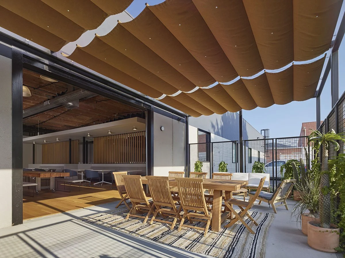 esalon-el-segundo-indoor-outdoor-communal-patio.jpg