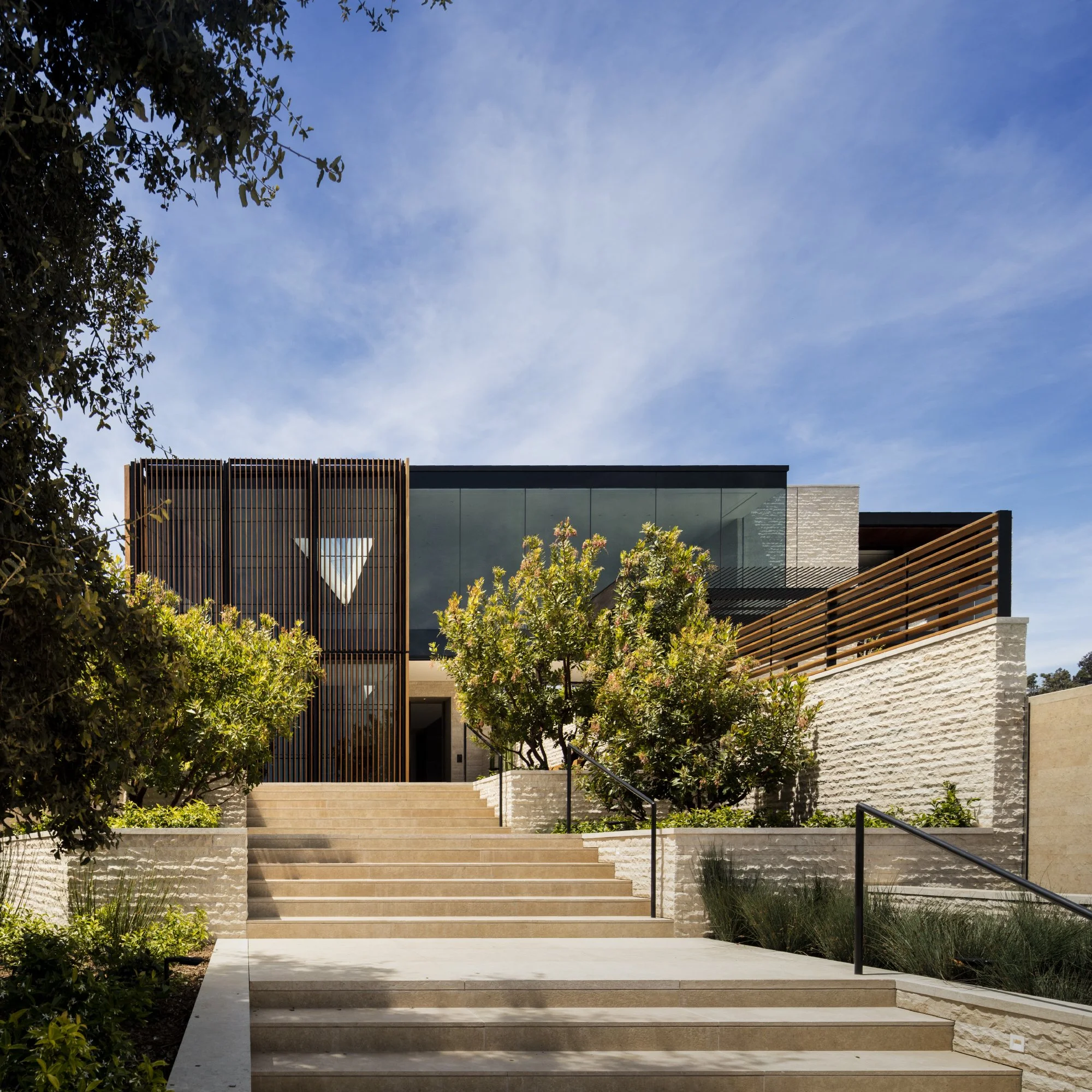 donaldson-partners-tramonto-residence-pacific-palisades-entry-limestone-stair.jpg