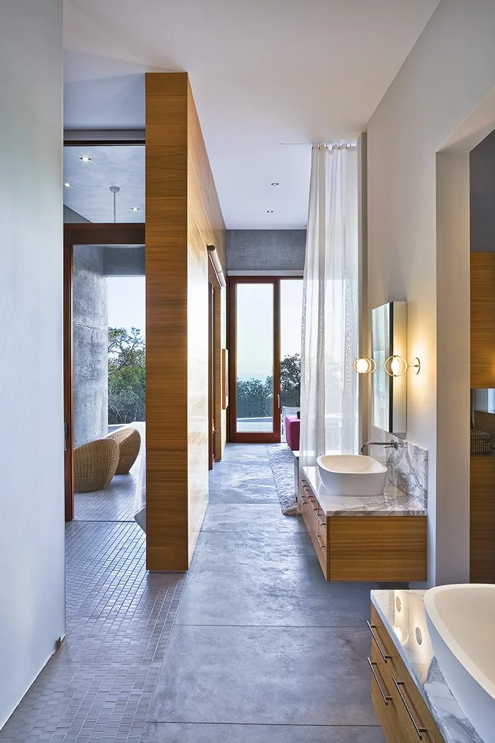  toro-canyon-house-montecito-california-primary-bathroom.jpg