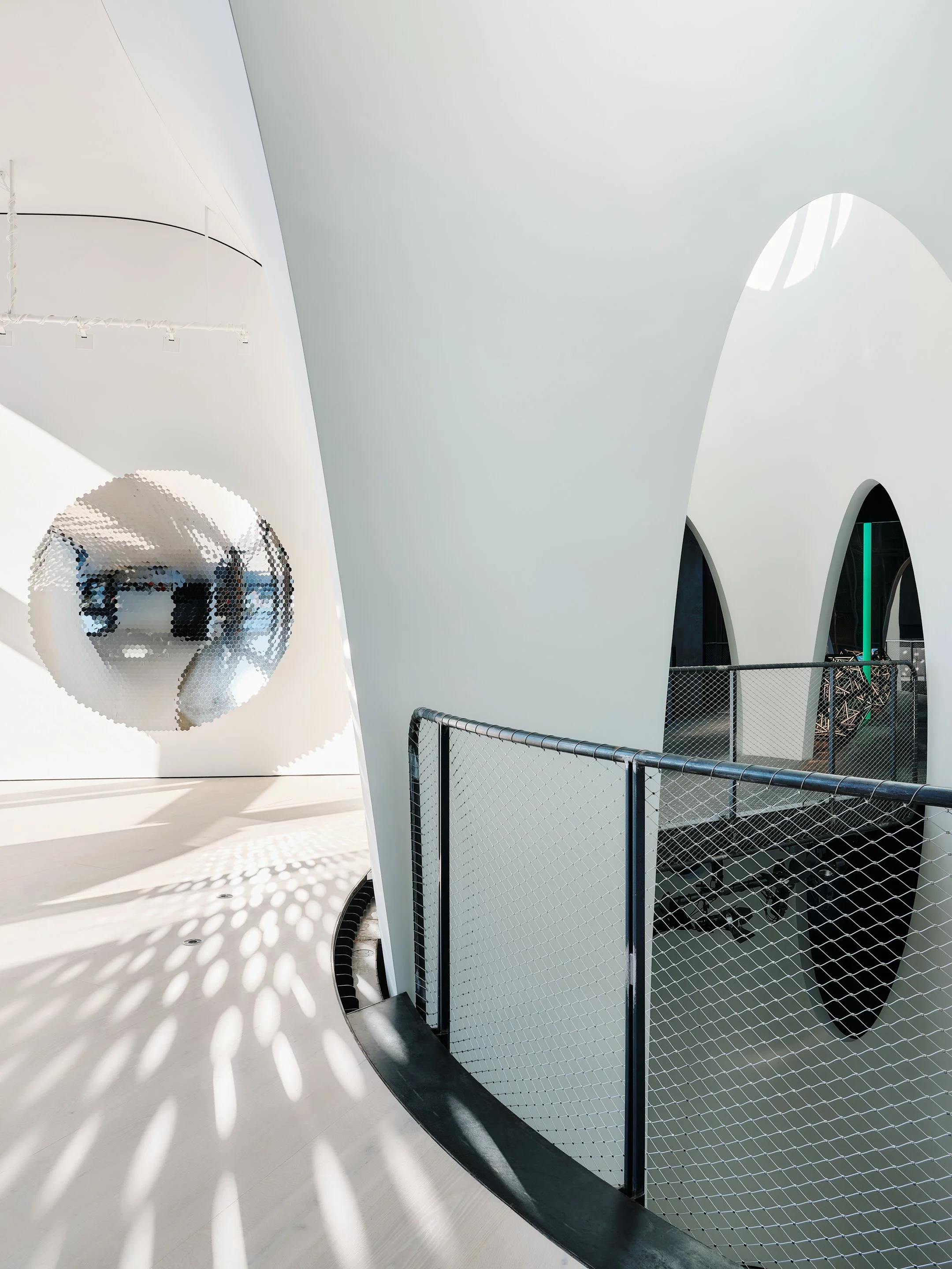 Donaldson+Partners-Hill House-Montecito-Interior Curves-Art.jpg