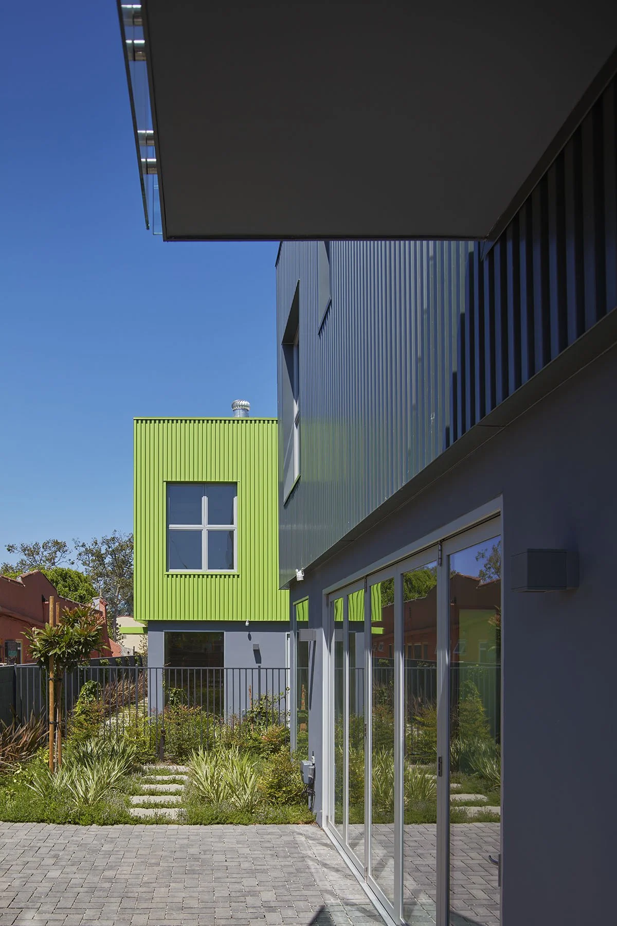 willoughby-duplexes-west-hollywood-landscaped-passage.jpg