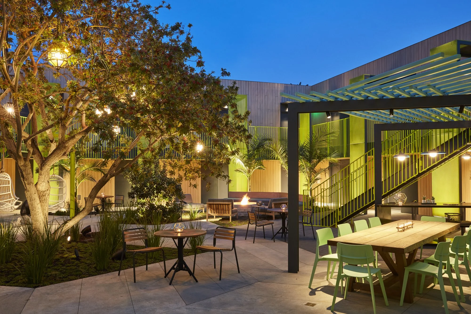 mayumi-hotel-culver-city-courtyard-night.jpg