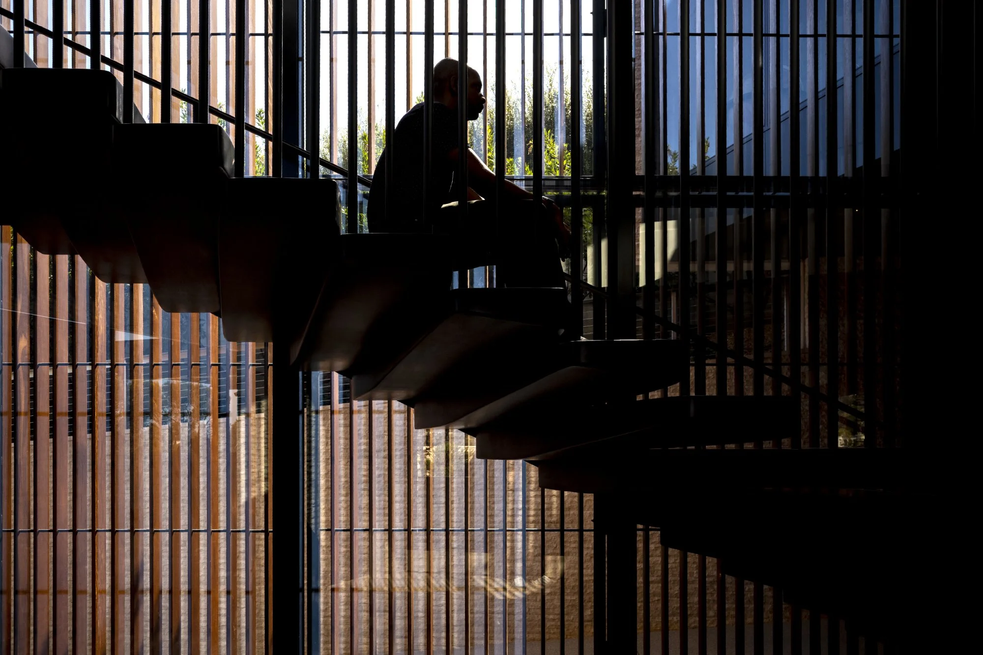 donaldson-partners-tramonto-residence-pacific-palisades-stair-operable-wood-facade.jpg