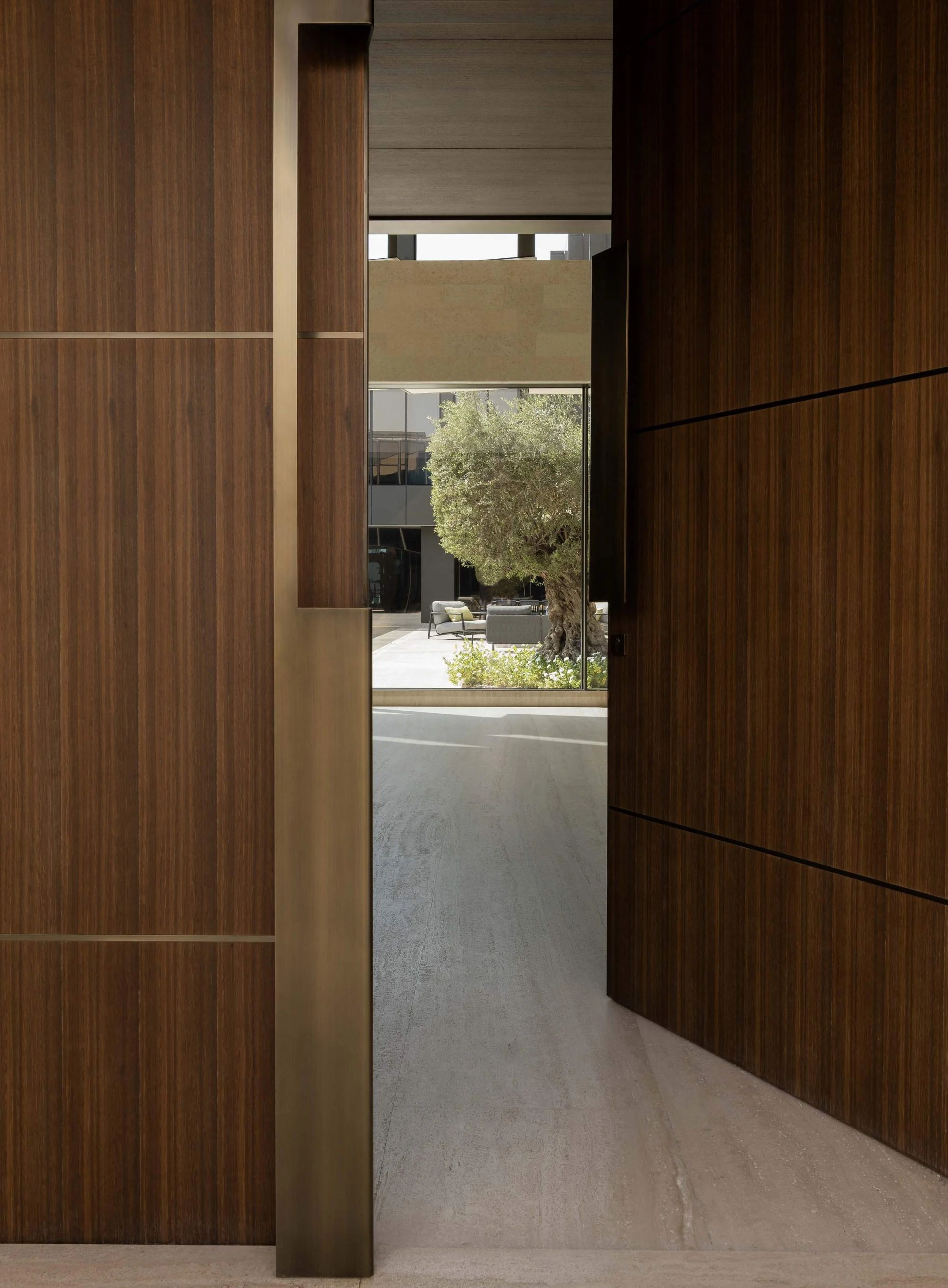 donaldson-partners-dune-house-dubai-entry-door-opening.jpg