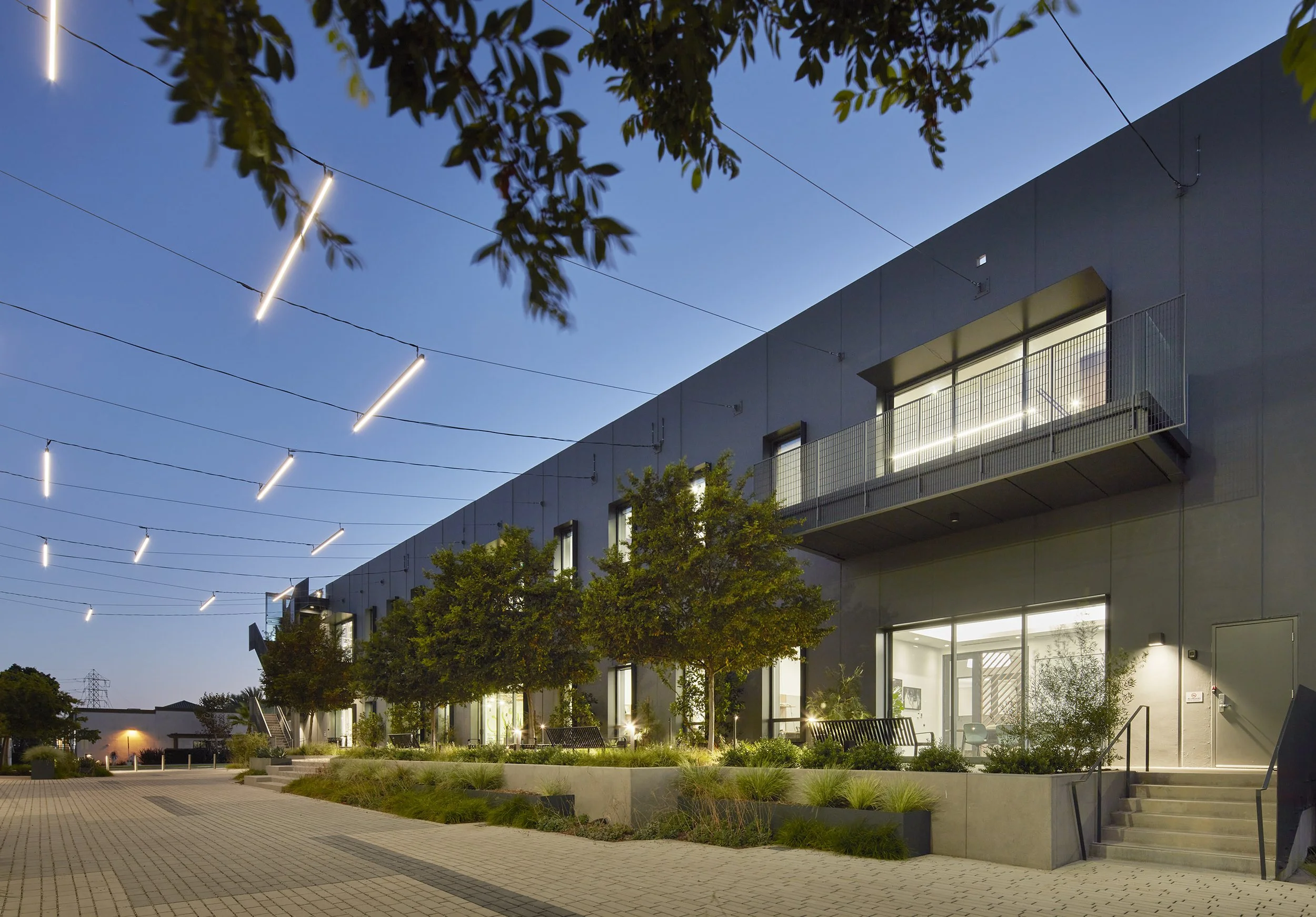 rosecrans-el-segundo-office-landscaped-promenade.jpg