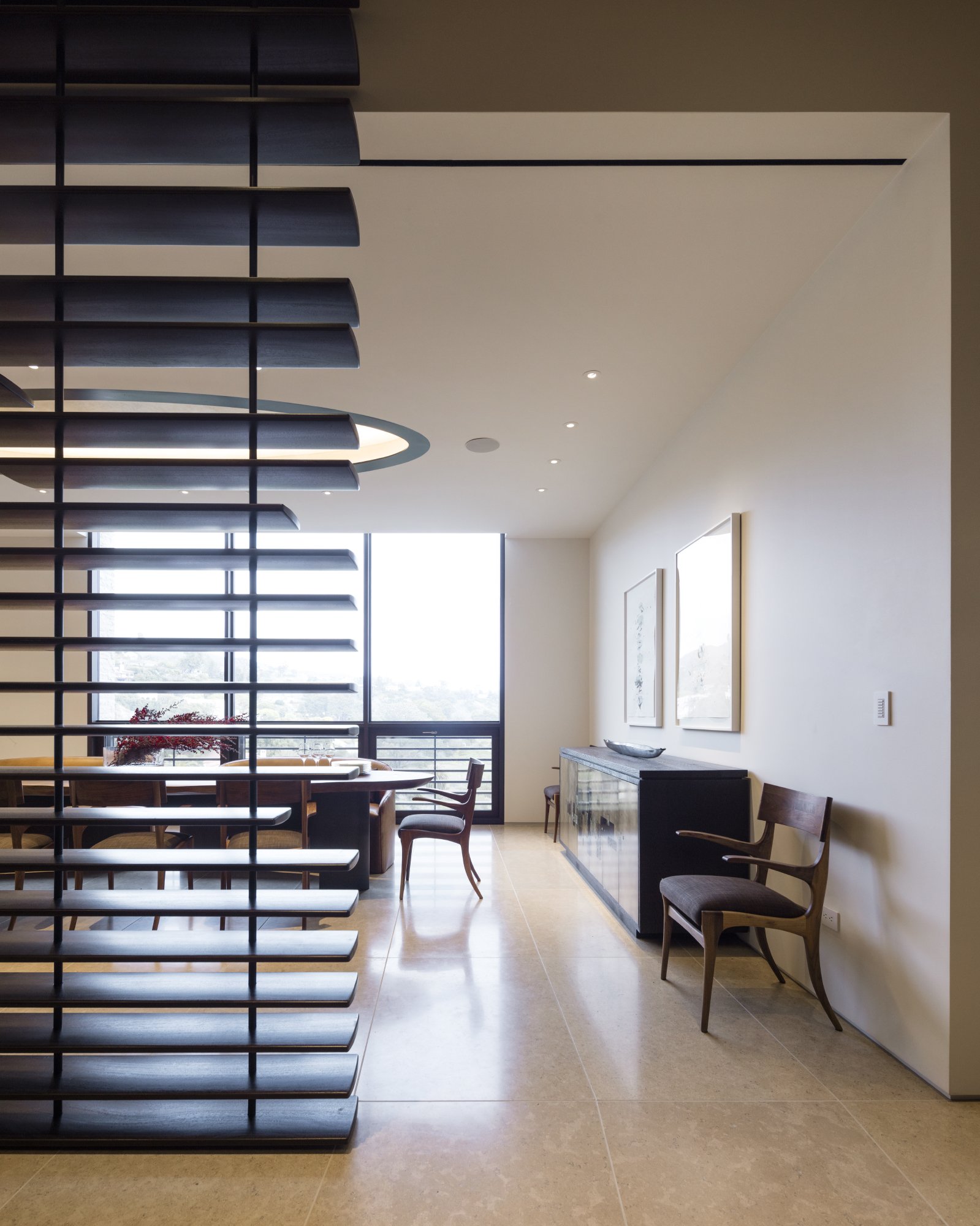 donaldson-partners-tramonto-residence-pacific-palisades-dining-room-wood-screen.jpg