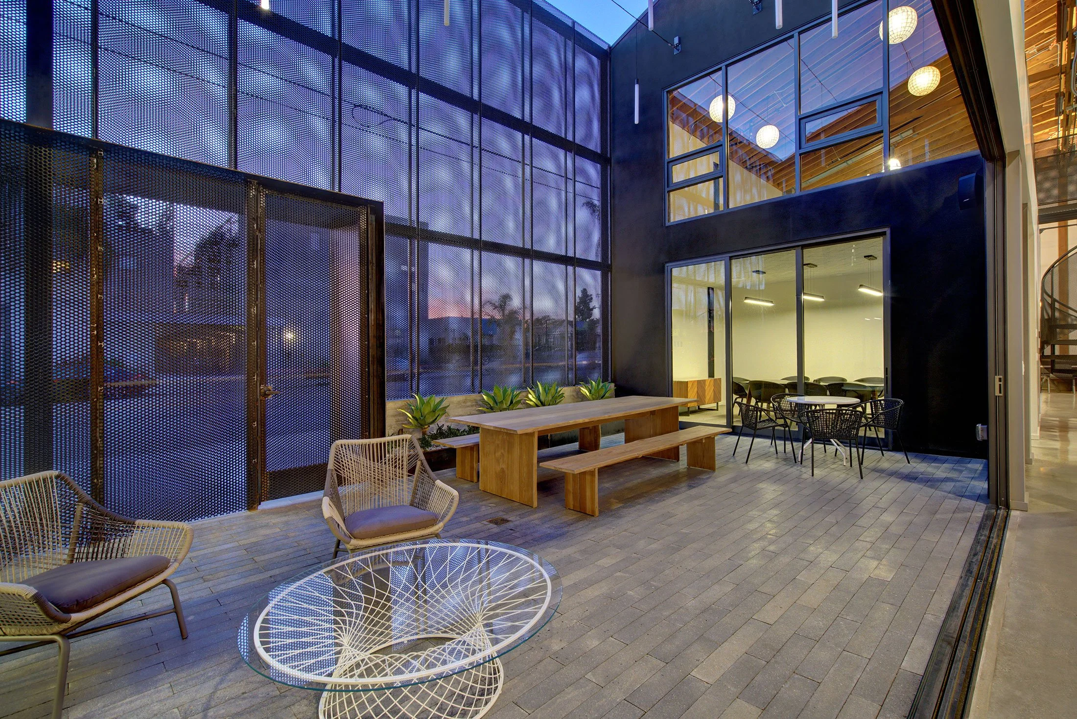 720-cahuenga-central-courtyard-collaboration-space.jpg