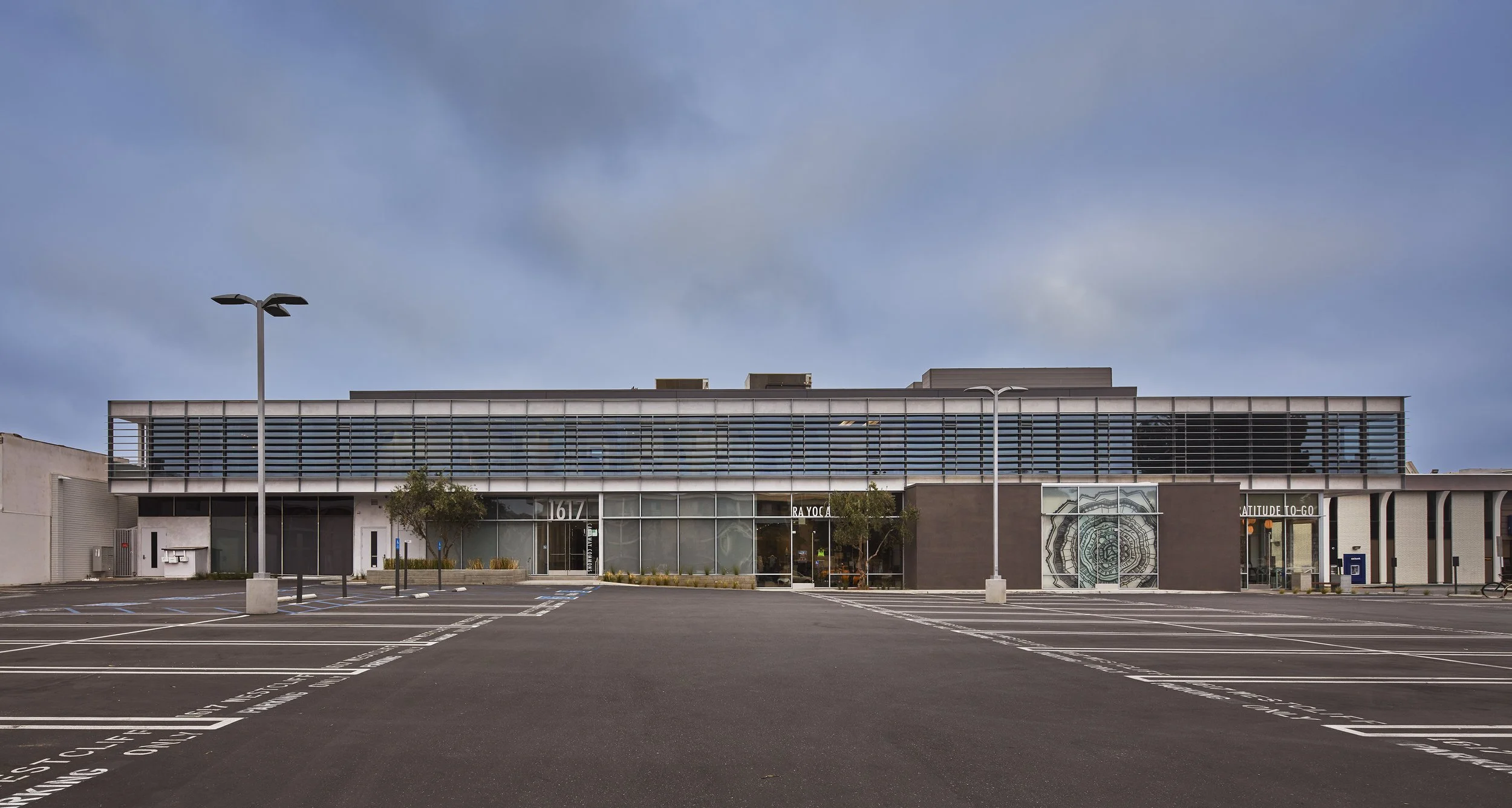 castaway-commons-newport-beach-full-facade-daylight.jpg