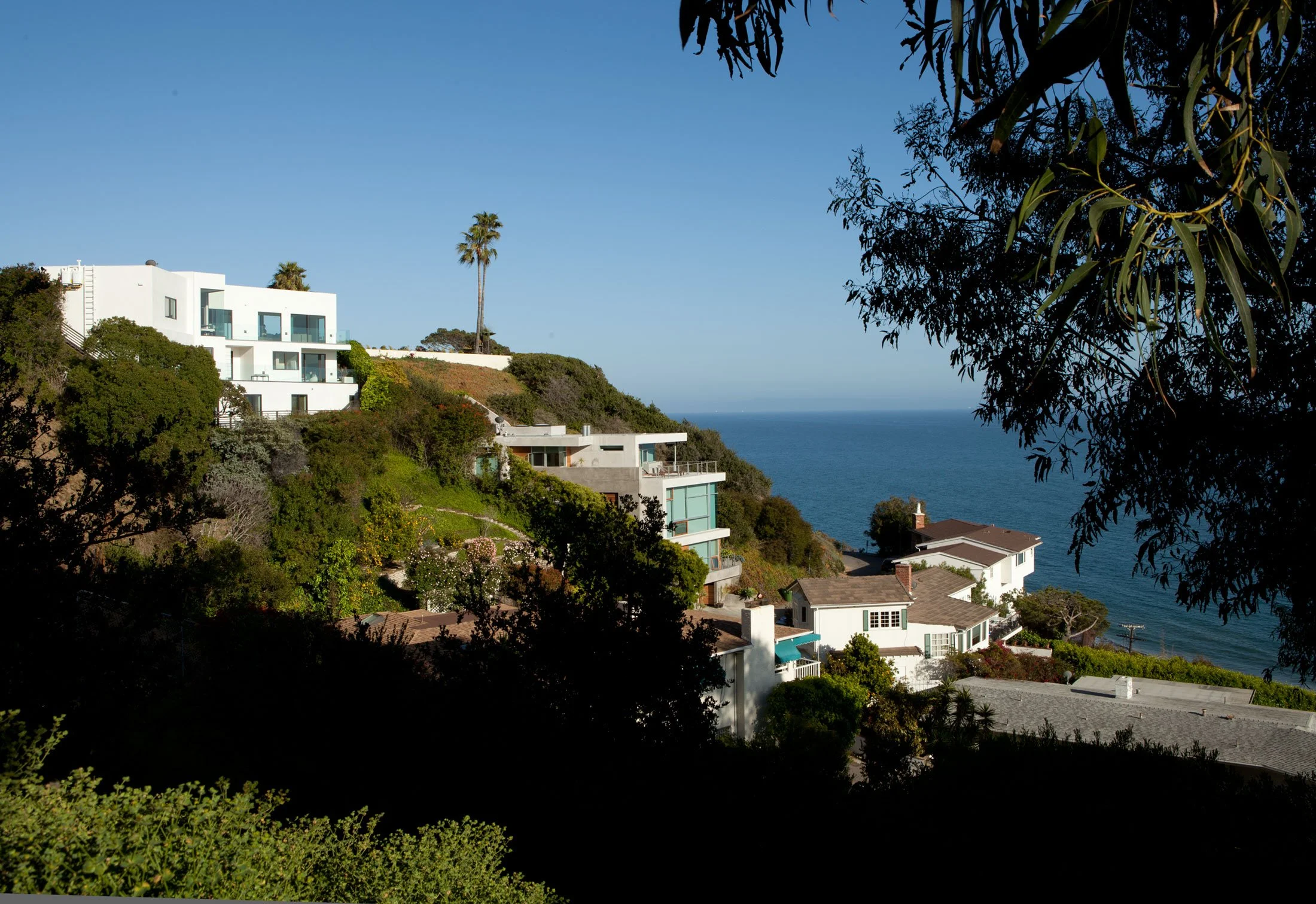 revello-residence-southern-california-hillside-ocean-site-context.jpg