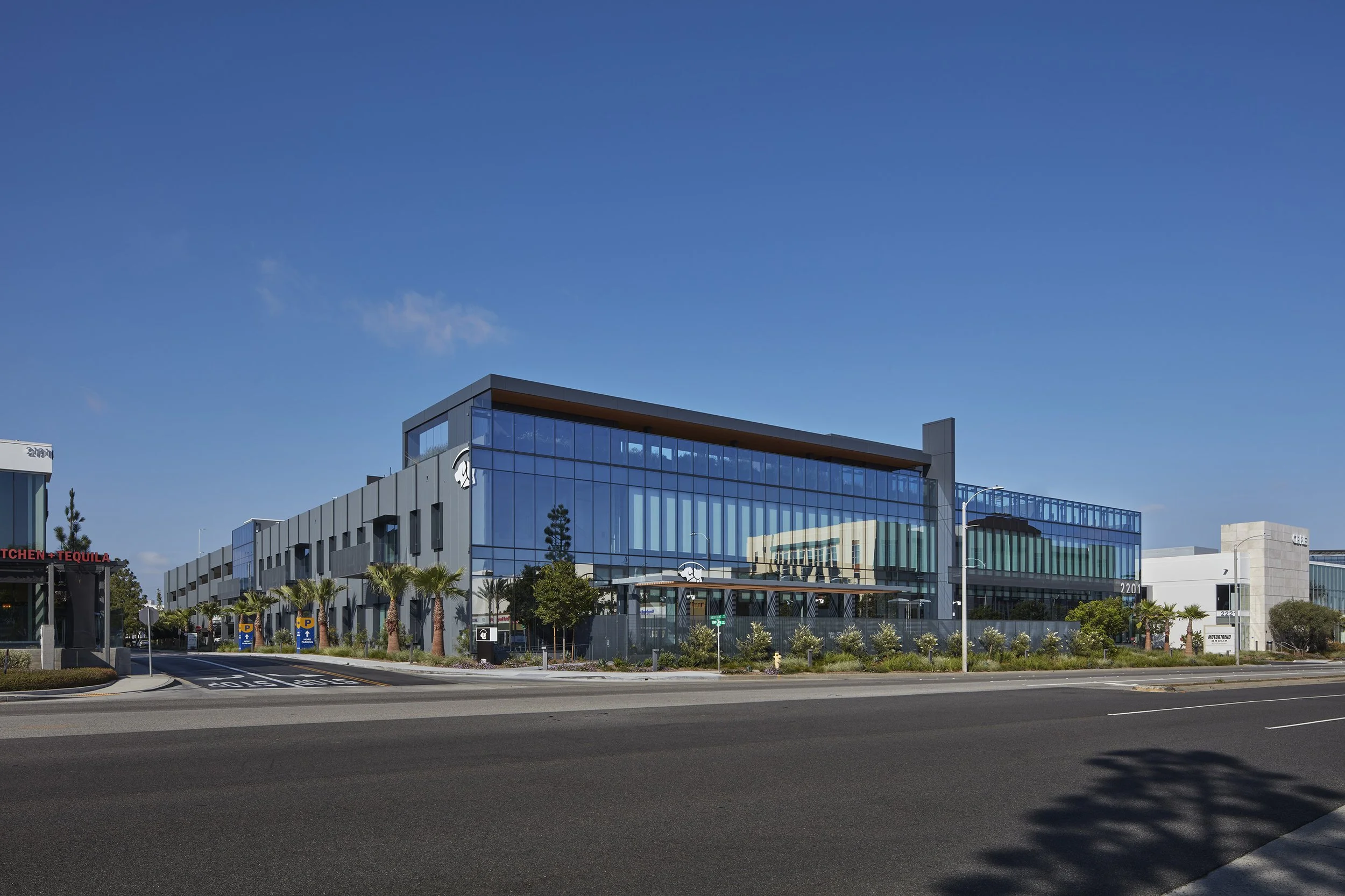 rosecrans-el-segundo-office-entry-lobby-wood-screen.jpg
