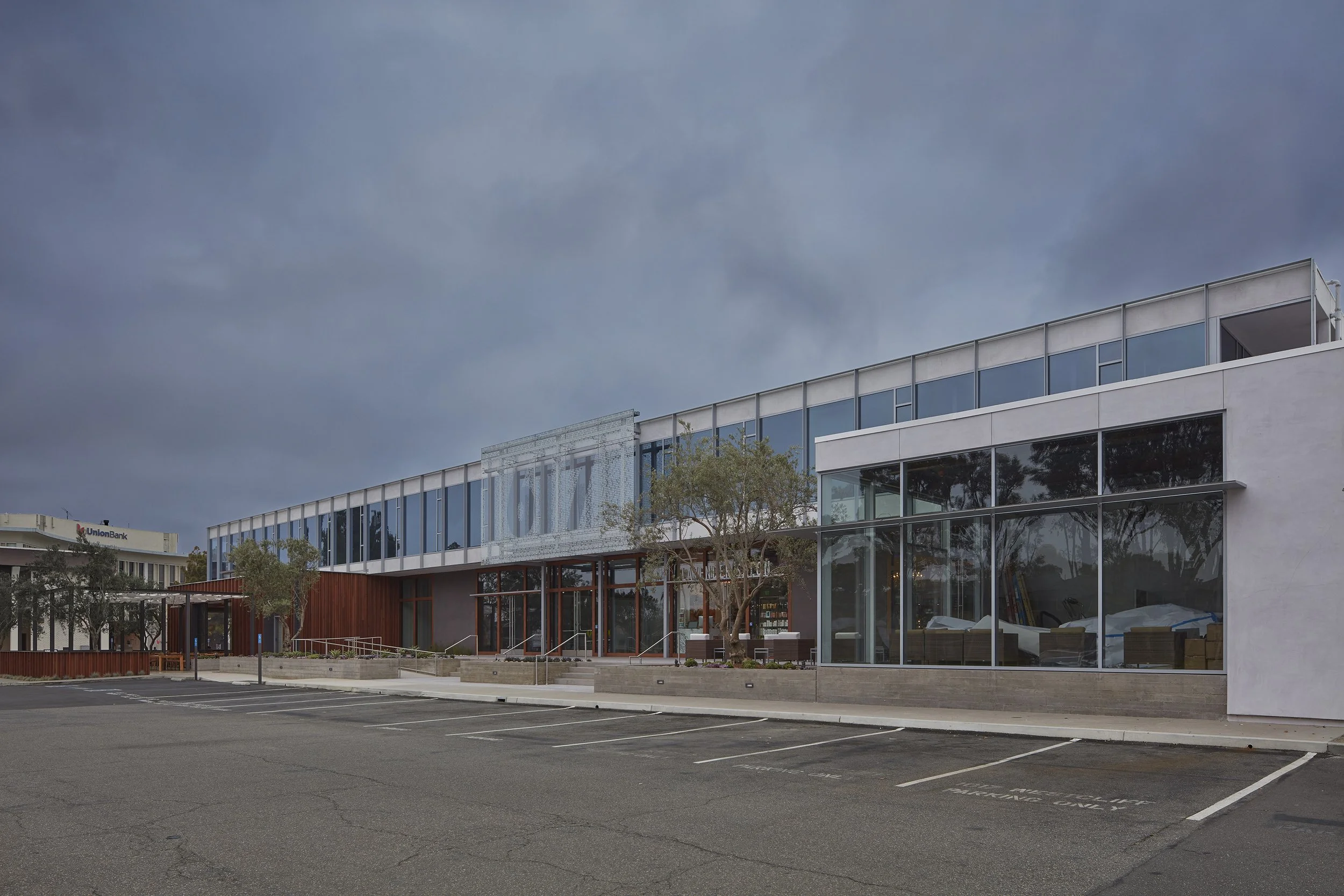 castaway-commons-newport-beach-1617-address-facade.jpg
