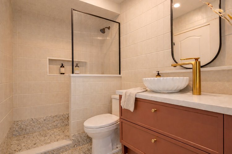 pink bathroom.jpg