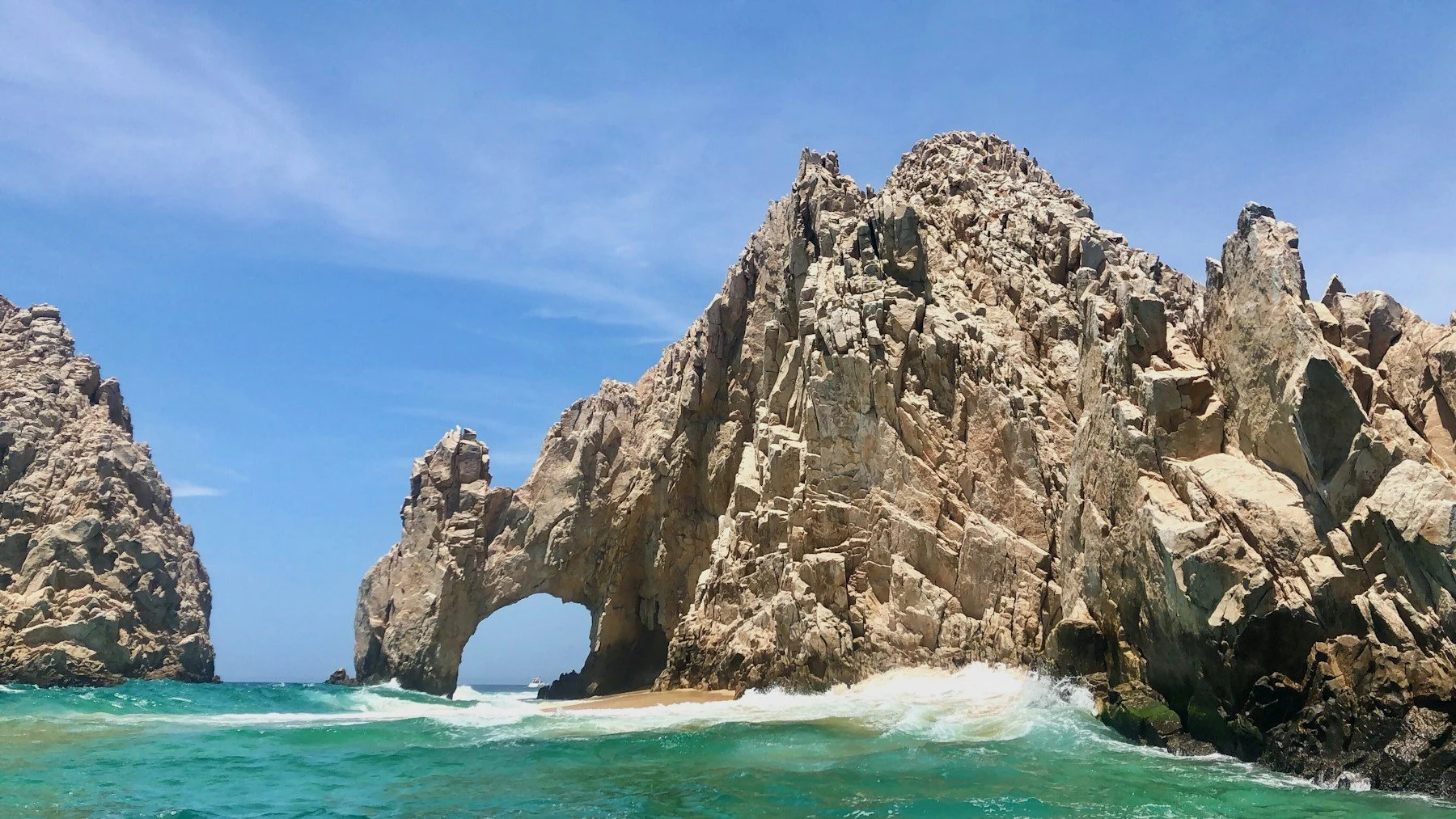 El Arco, the natural stone arch at Land’s End in Cabo San Lucas, Baja California Sur.