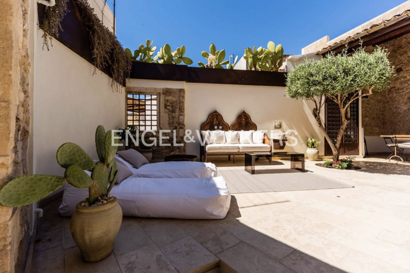 A Mediterranean Courtyard House