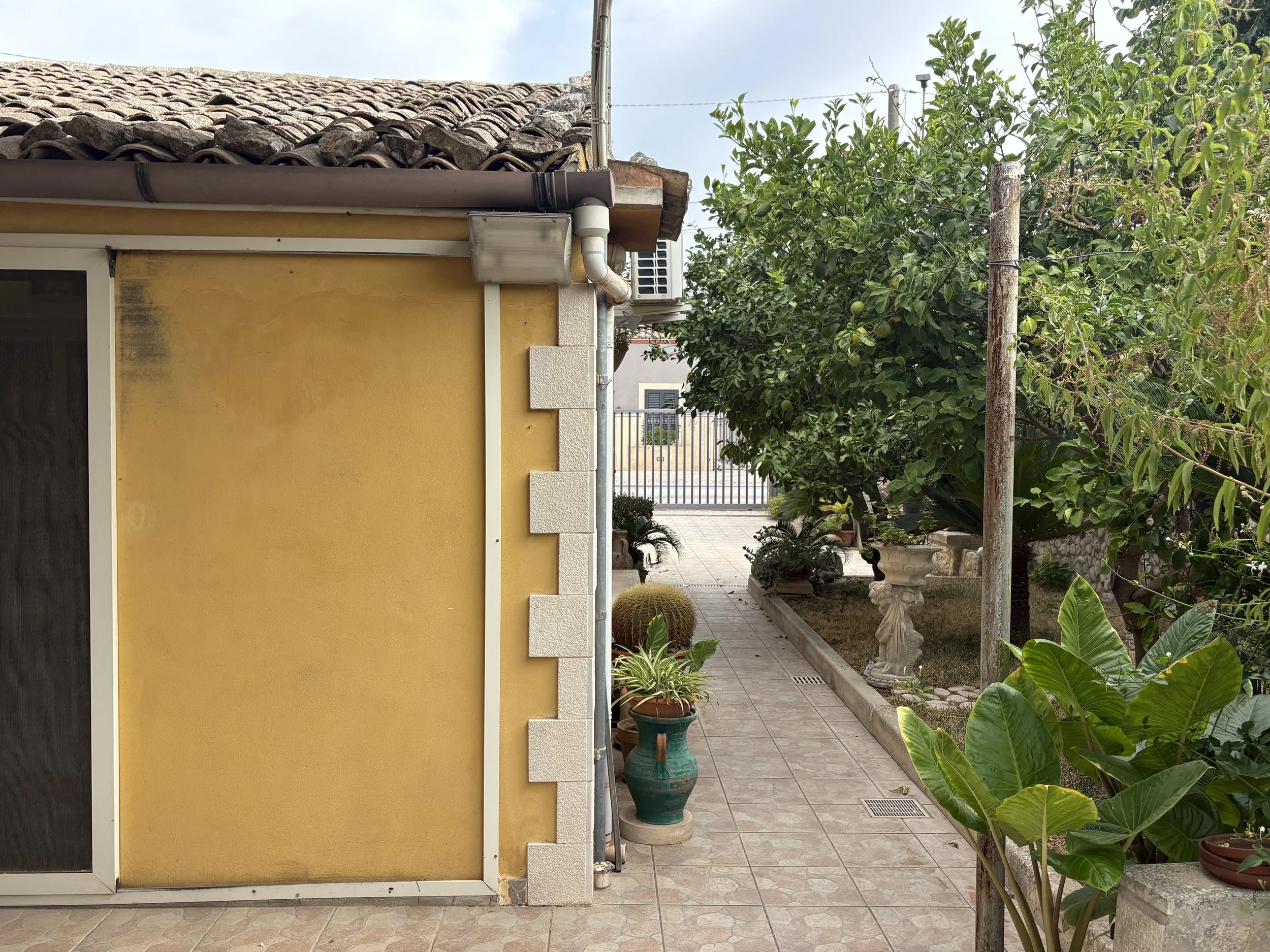 Modica Lemon House