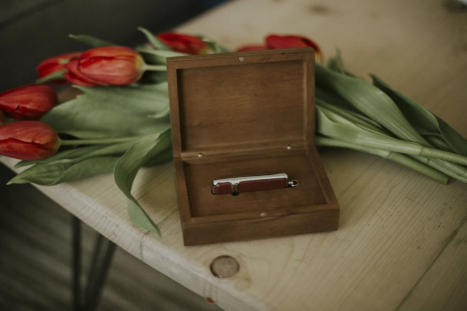 N°3 version clé USB, bois noyer