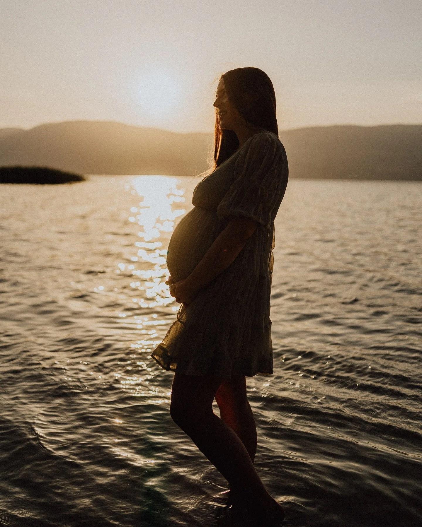 ⁣&Agrave; toutes les mamans...⠀
Celles qui c&acirc;linent, qui consolent, qui rient aux &eacute;clats, qui doutent parfois aussi.⠀
Celles qui tiennent la main, qui portent le monde et qui le font avec tant d&rsquo;amour.⠀
Celles qui donnent sans comp