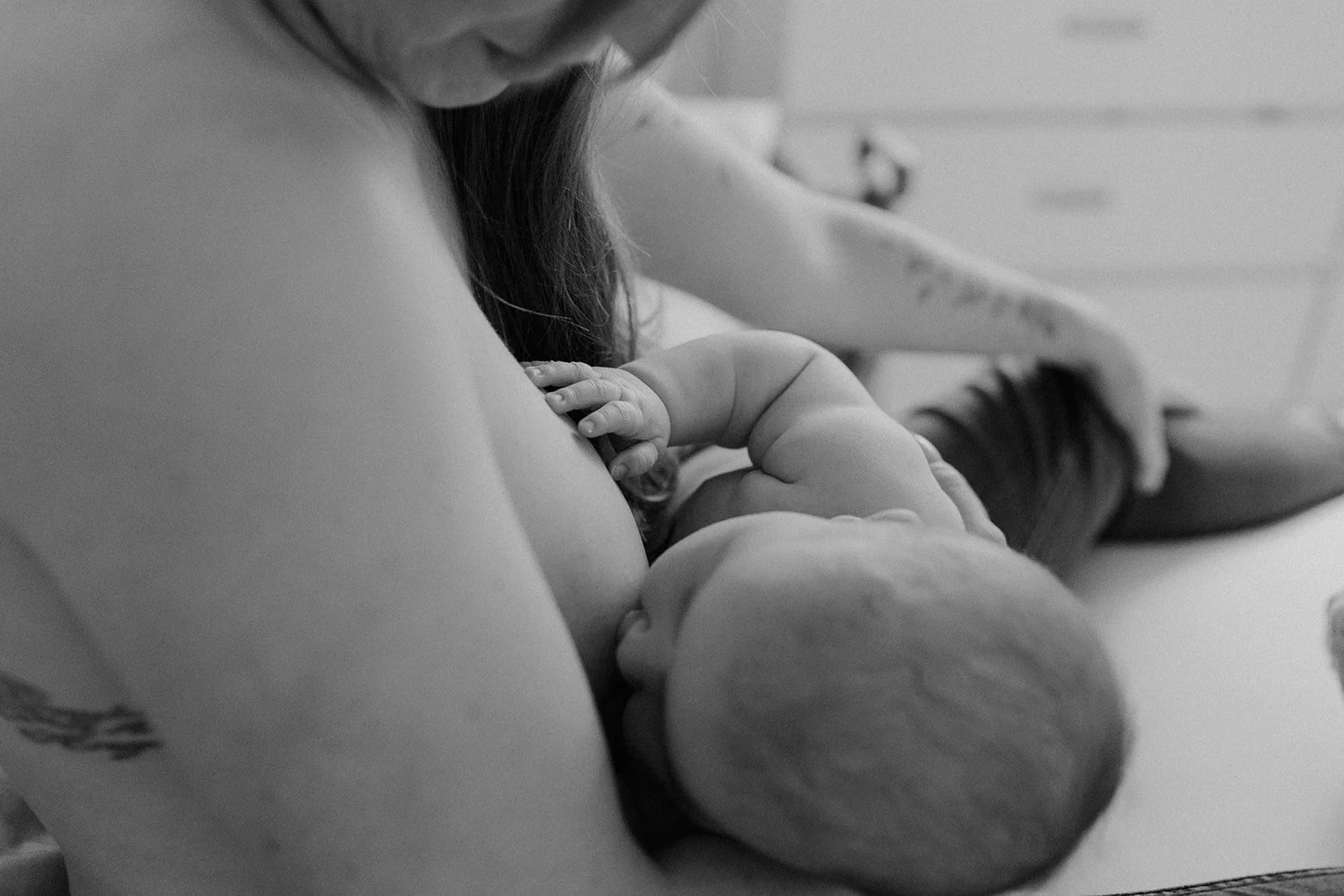 allaitement-maternite-peau-a-peau-maman-bebe-seance-domicile-suisse-romande-nonanteemotions.jpg