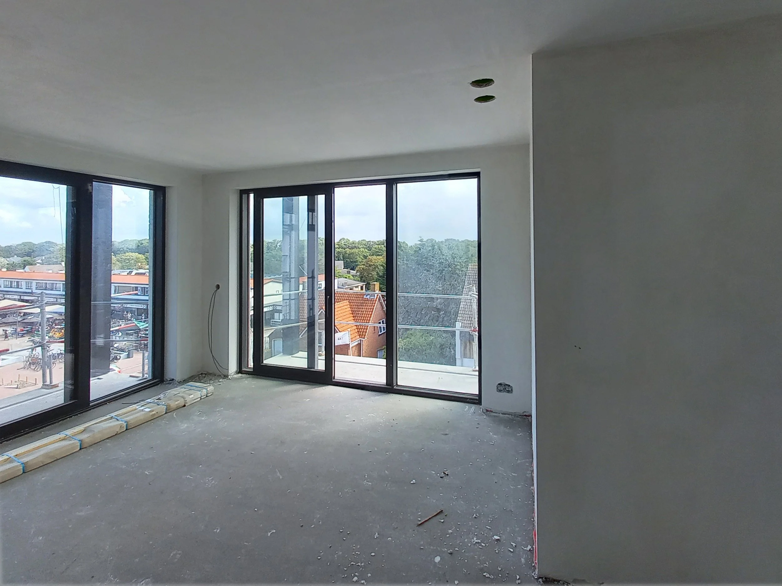 Bestaand appartement in Cadzand vóór inrichting, met beperkte opbergruimte en standaard indeling