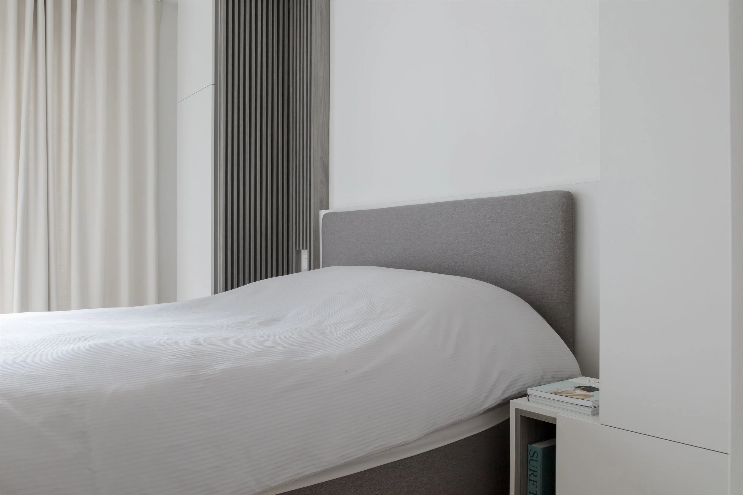Inrichting van een bestaand appartement in Cadzand voor vakantieverhuur, waarbij de beschikbare ruimte maximaal werd benut met maatmeubilair en een doordachte indeling. Het resultaat is een compact maar comfortabel geheel, afgestemd op gebruik, duurz